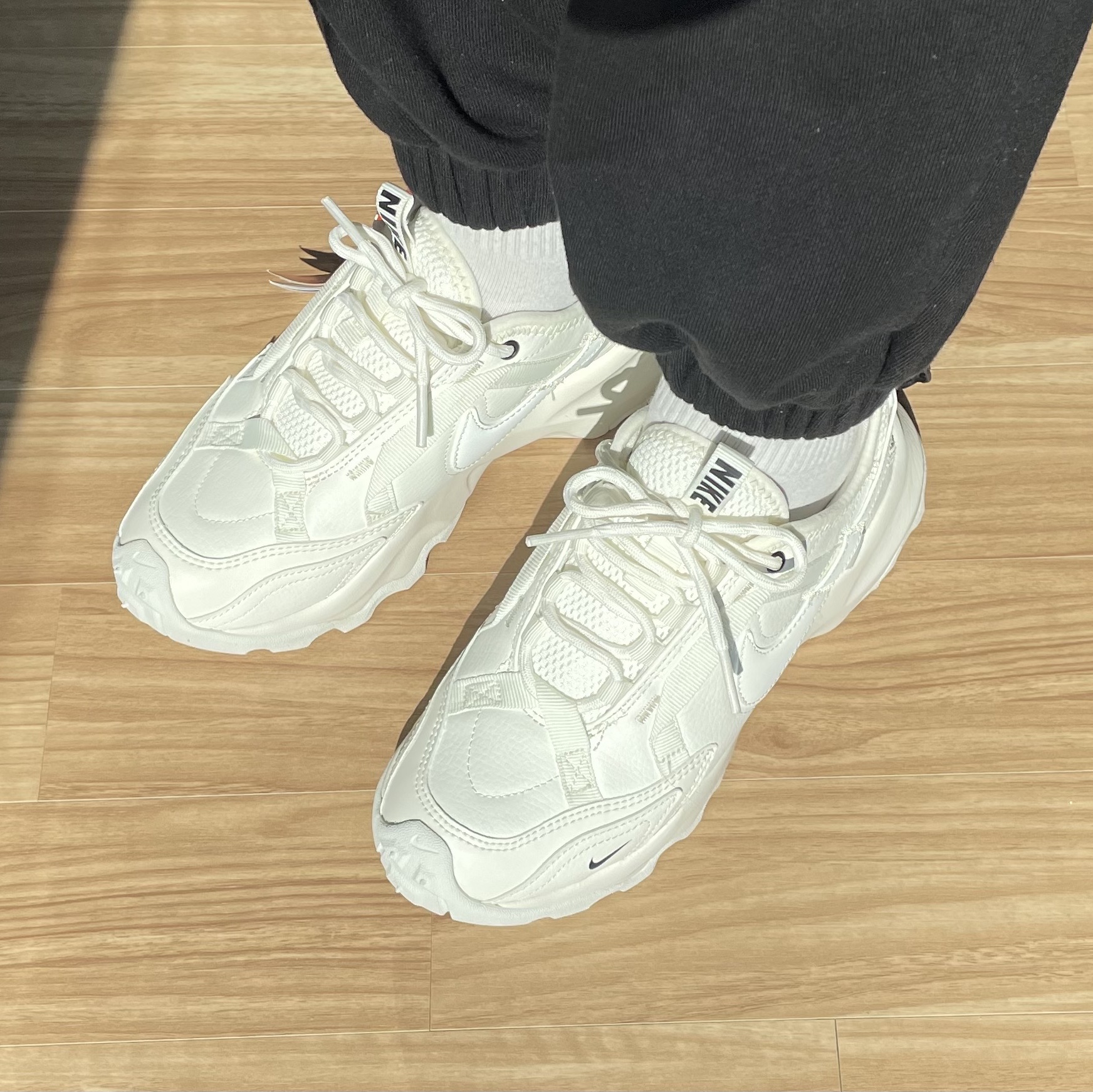 (W) Nike TC 7900 Summit White 착용 스타일 - 1