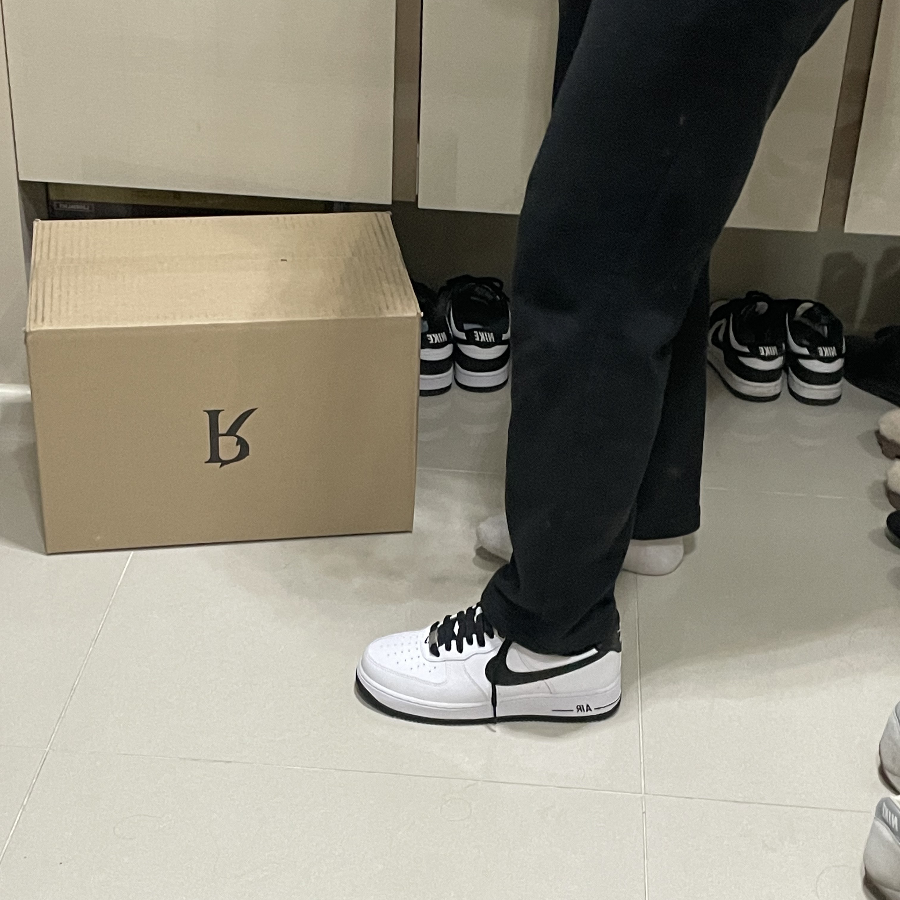 Nike Air Force 1 '07 White Black 착용 스타일 - 2