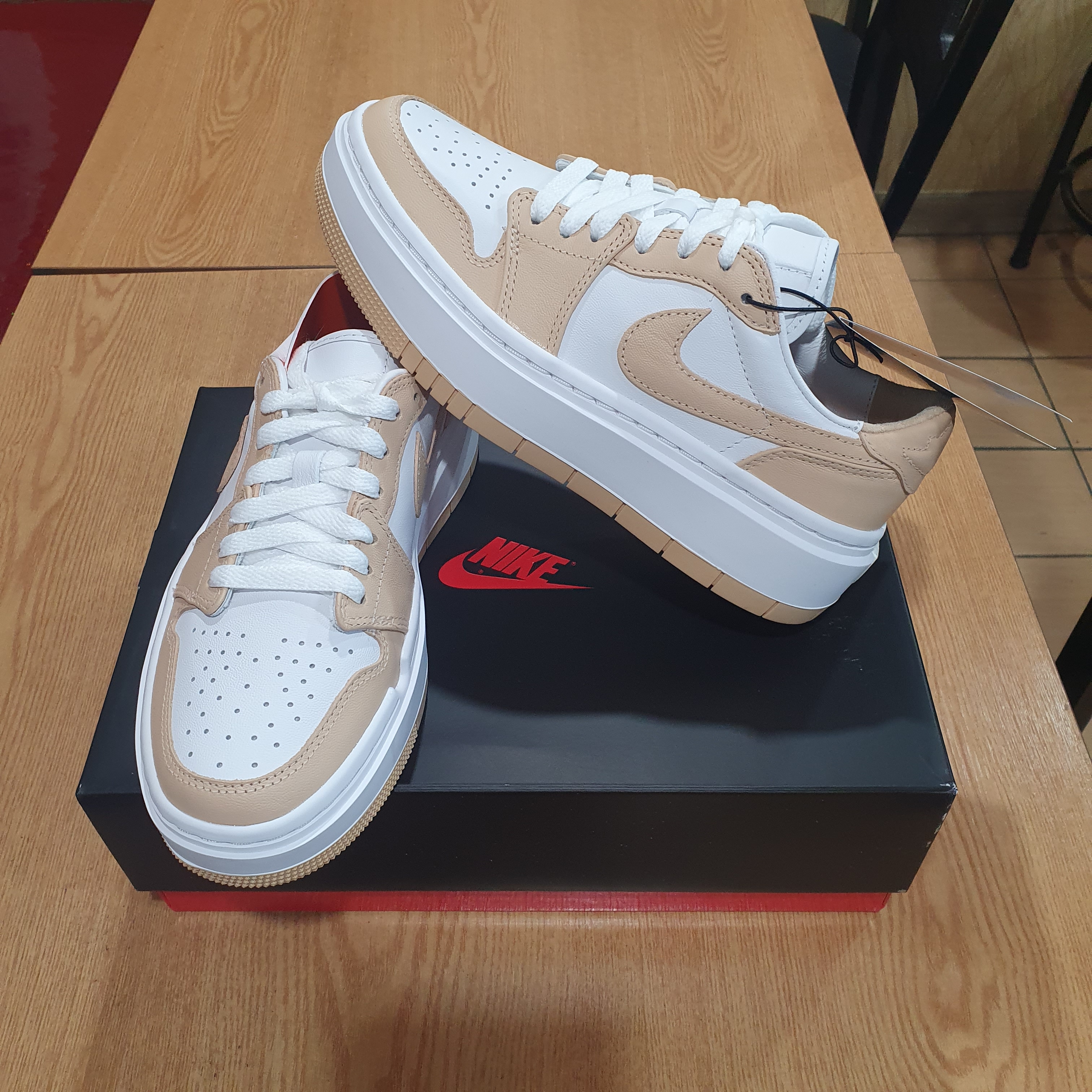 (W) Jordan 1 Elevate Low White Onyx 착용 스타일 - 1