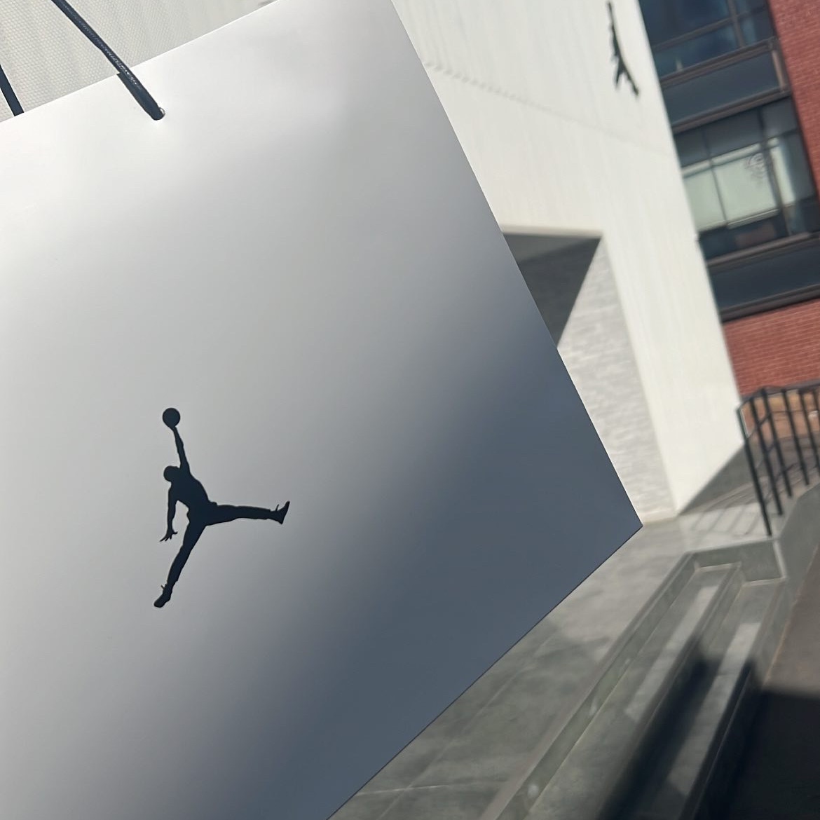 Jordan 1 Mid College Grey 착용 스타일 - 4