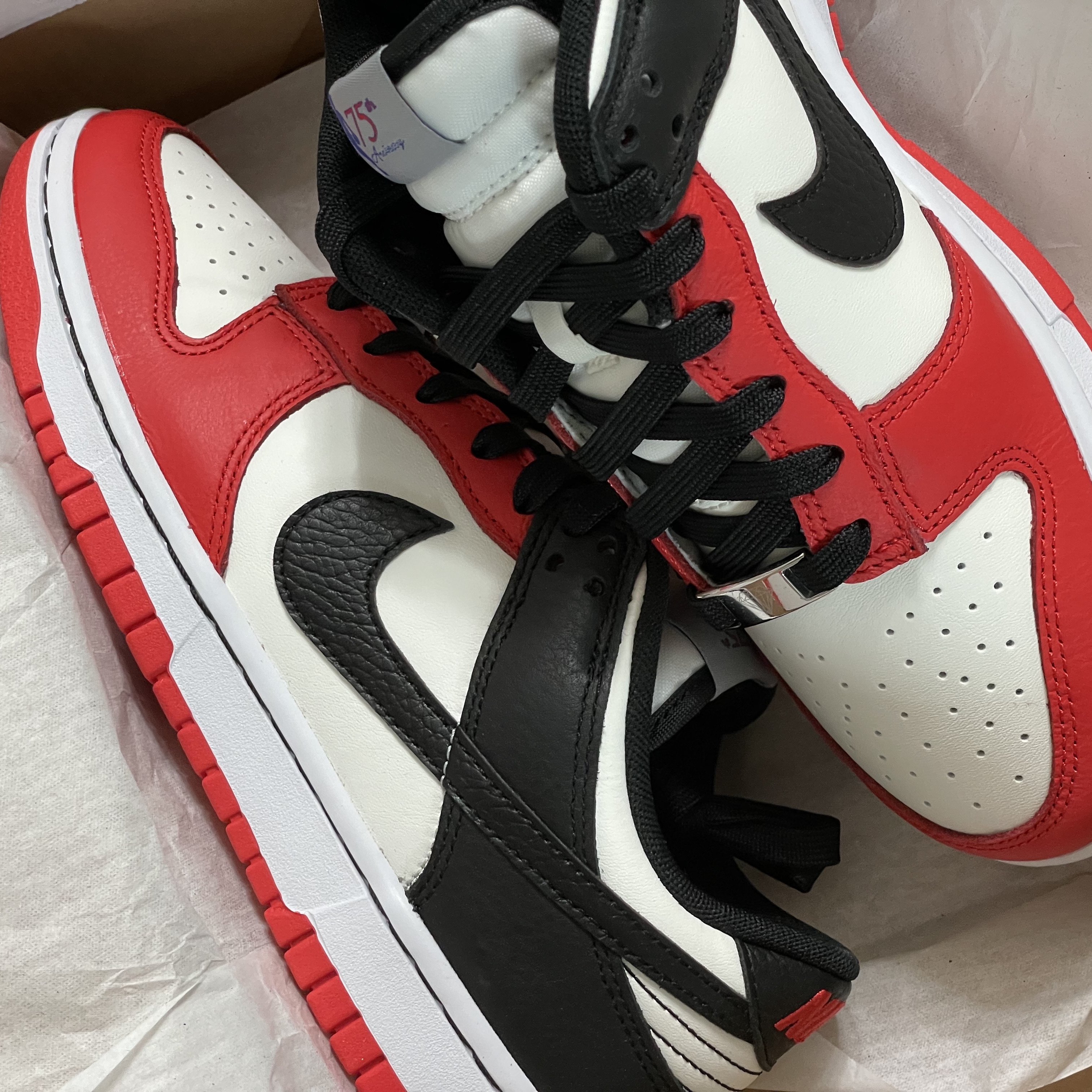 Nike x NBA Dunk Low Retro EMB Black and Chile Red 착용 스타일