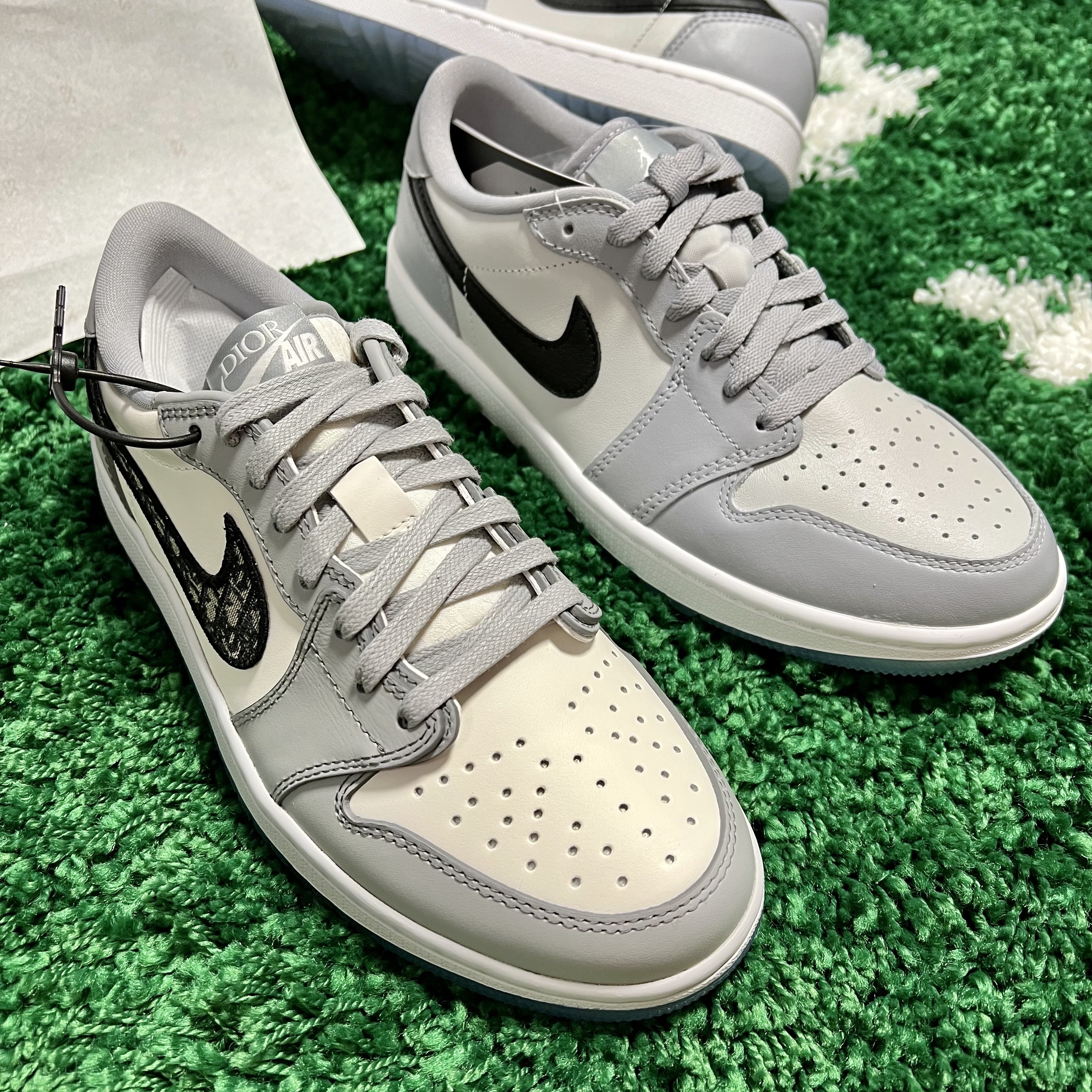 Jordan 1 x Dior Low OG, Jordan 1 Low Golf Wolf Grey 착용 스타일