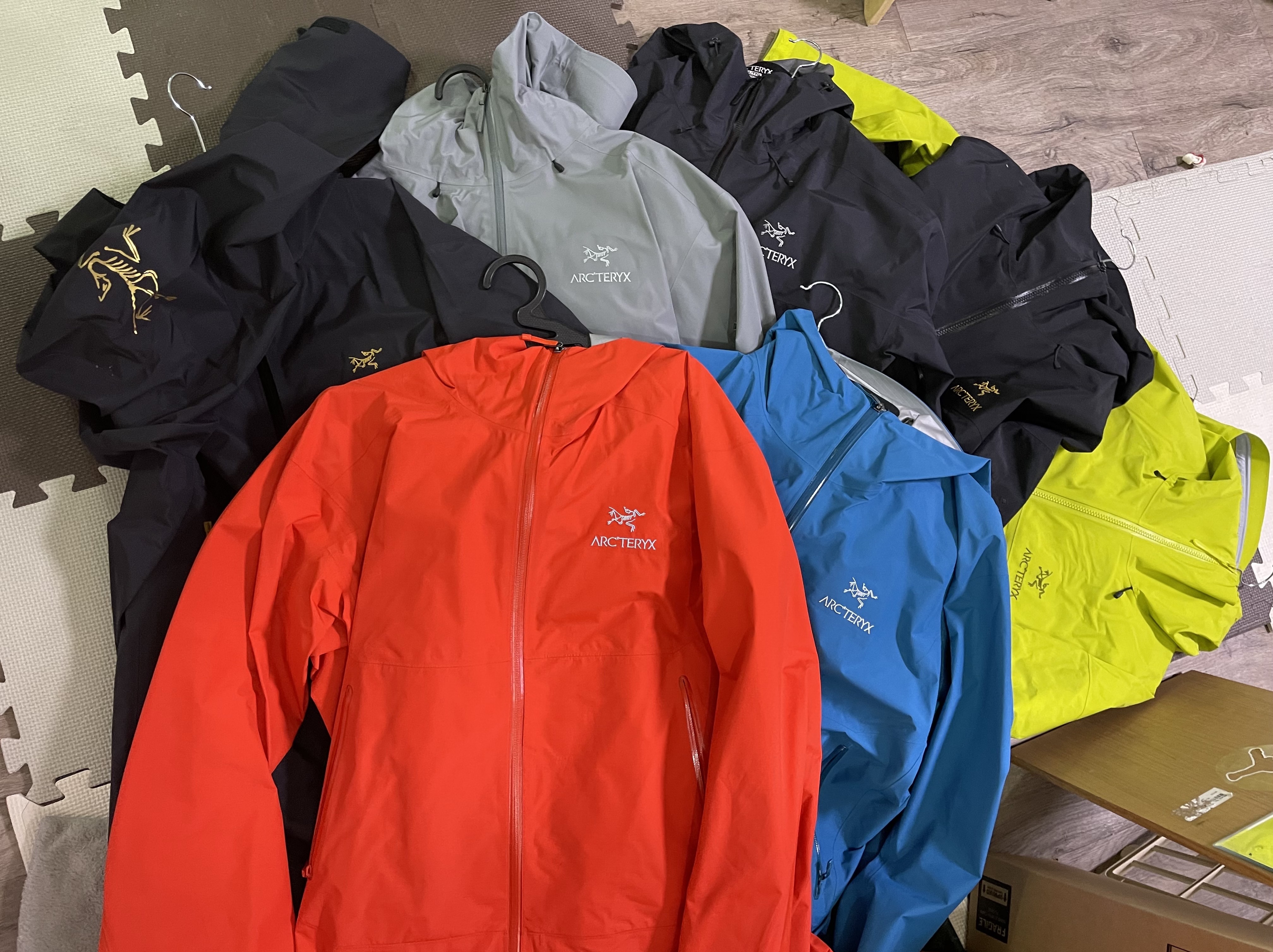 Arc'teryx x Beams Zeta SL Jacket Black Gold, Arc'teryx Zeta SL Jacket Frenetic 착용 스타일