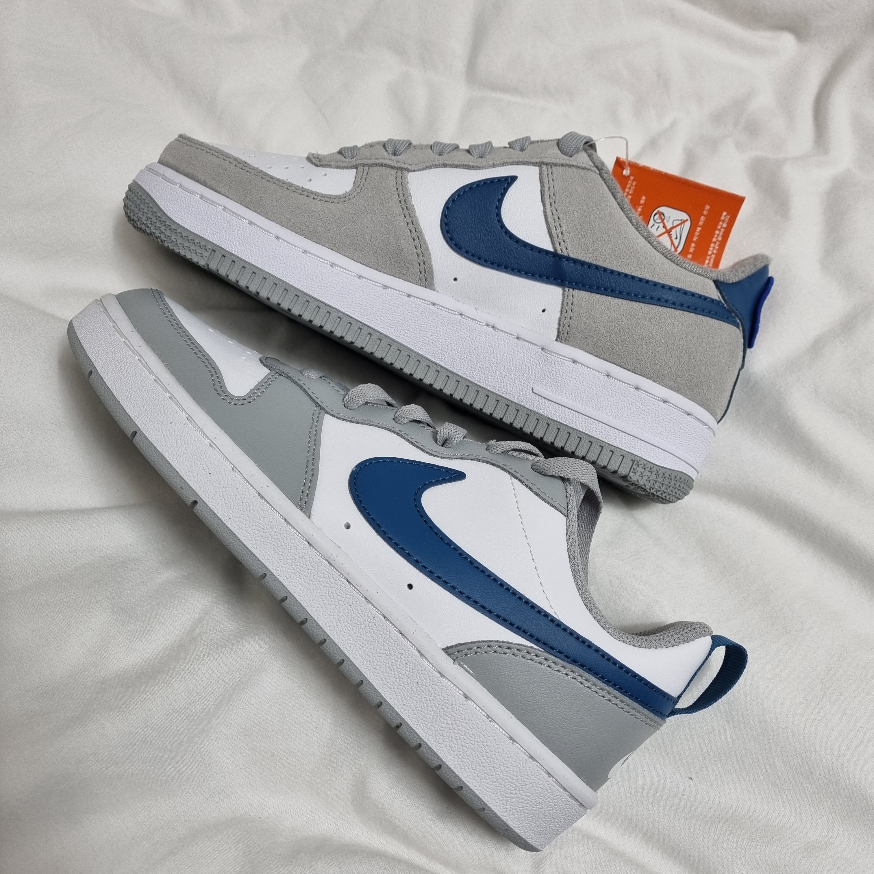 (GS) Nike Court Borough Low 2 Light Smoke Grey, (GS) Nike Air Force 1 LV8 Athletic Club Light Smoke Grey Marina 착용 스타일