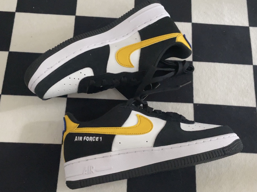 (GS) Nike Air Force 1 LV8 Athletic Club Black Dark Sulfur 착용 스타일