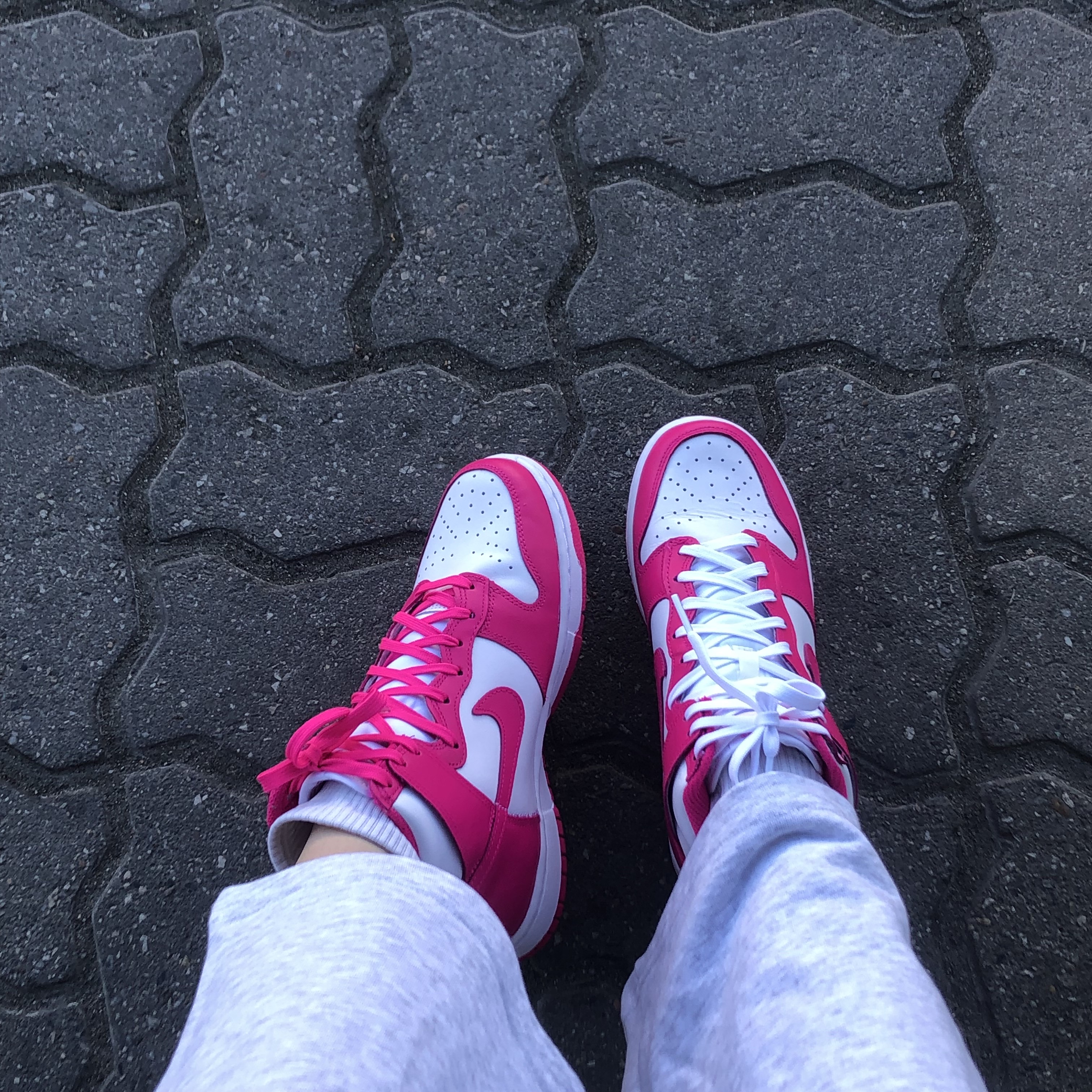 (W) Nike Dunk High Pink Prime 착용 스타일 - 2