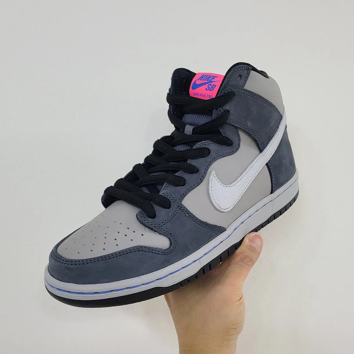 Nike SB Dunk High Pro Medium Grey 착용 스타일 - 1