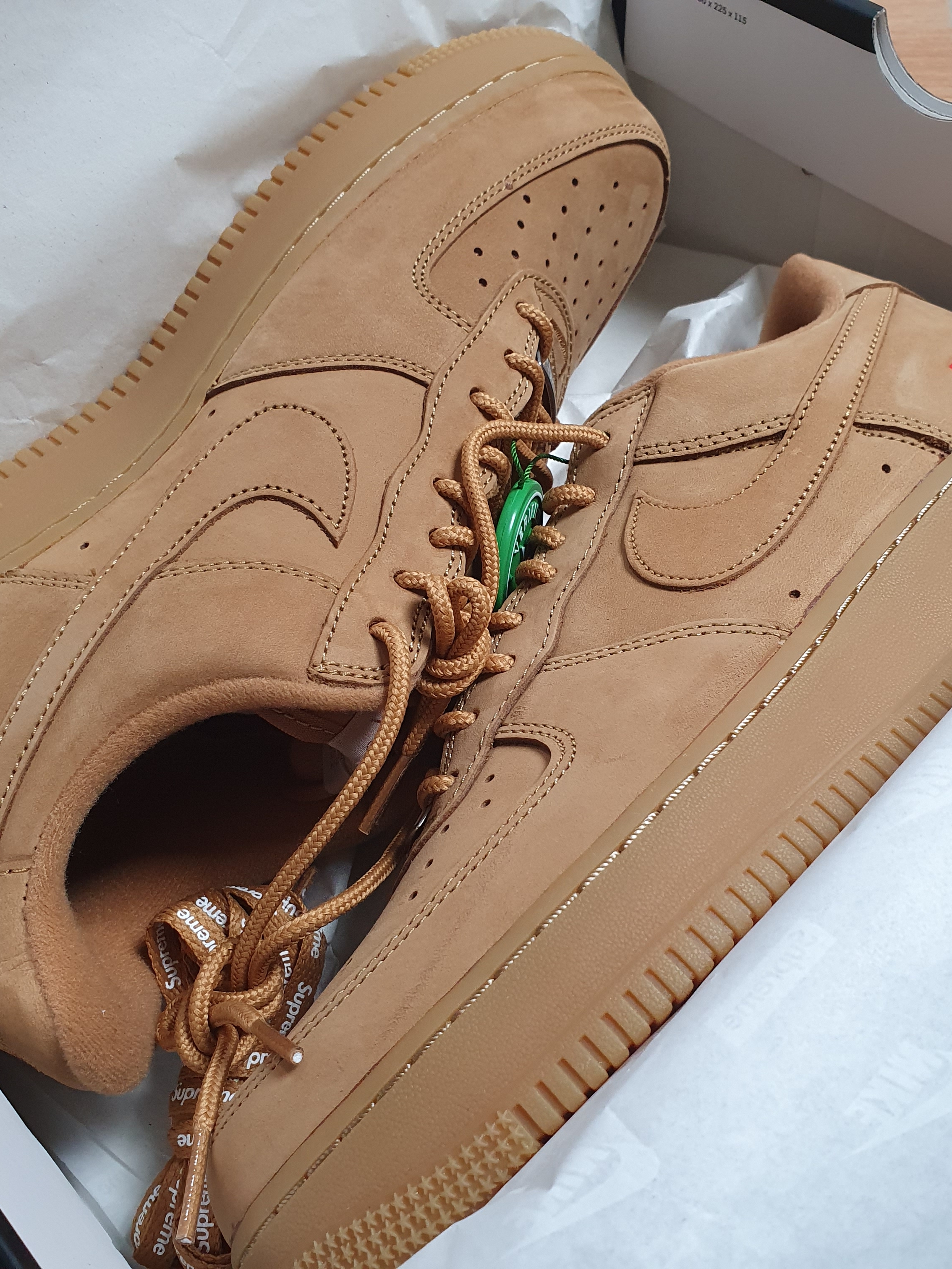 Nike x Supreme Air Force 1 Low Flax 착용 스타일 - 1