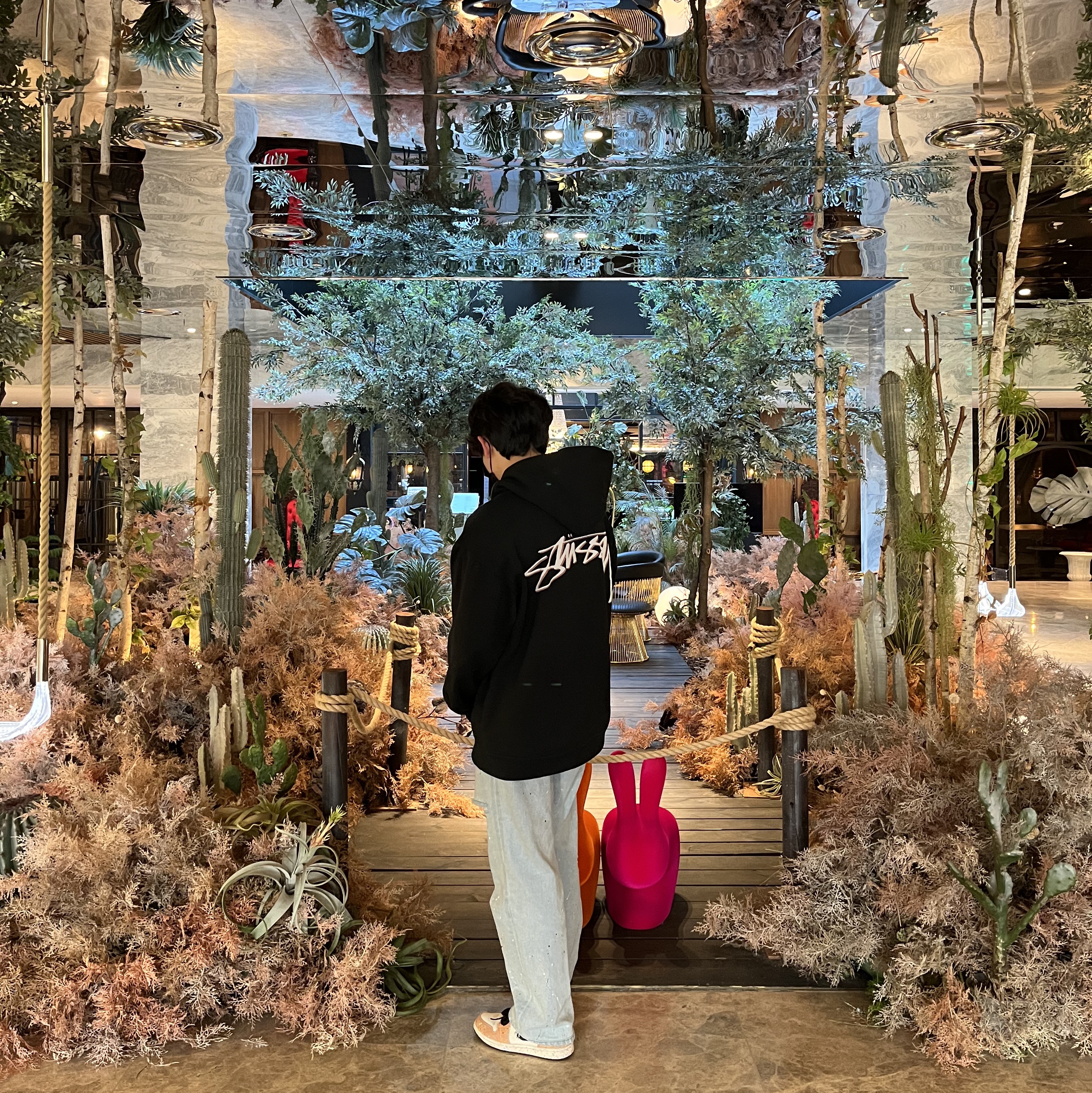 Jordan 1 Mid SE Brushstroke, Stussy x Our Legacy Drop Shadow Hoodie Black 착용 스타일