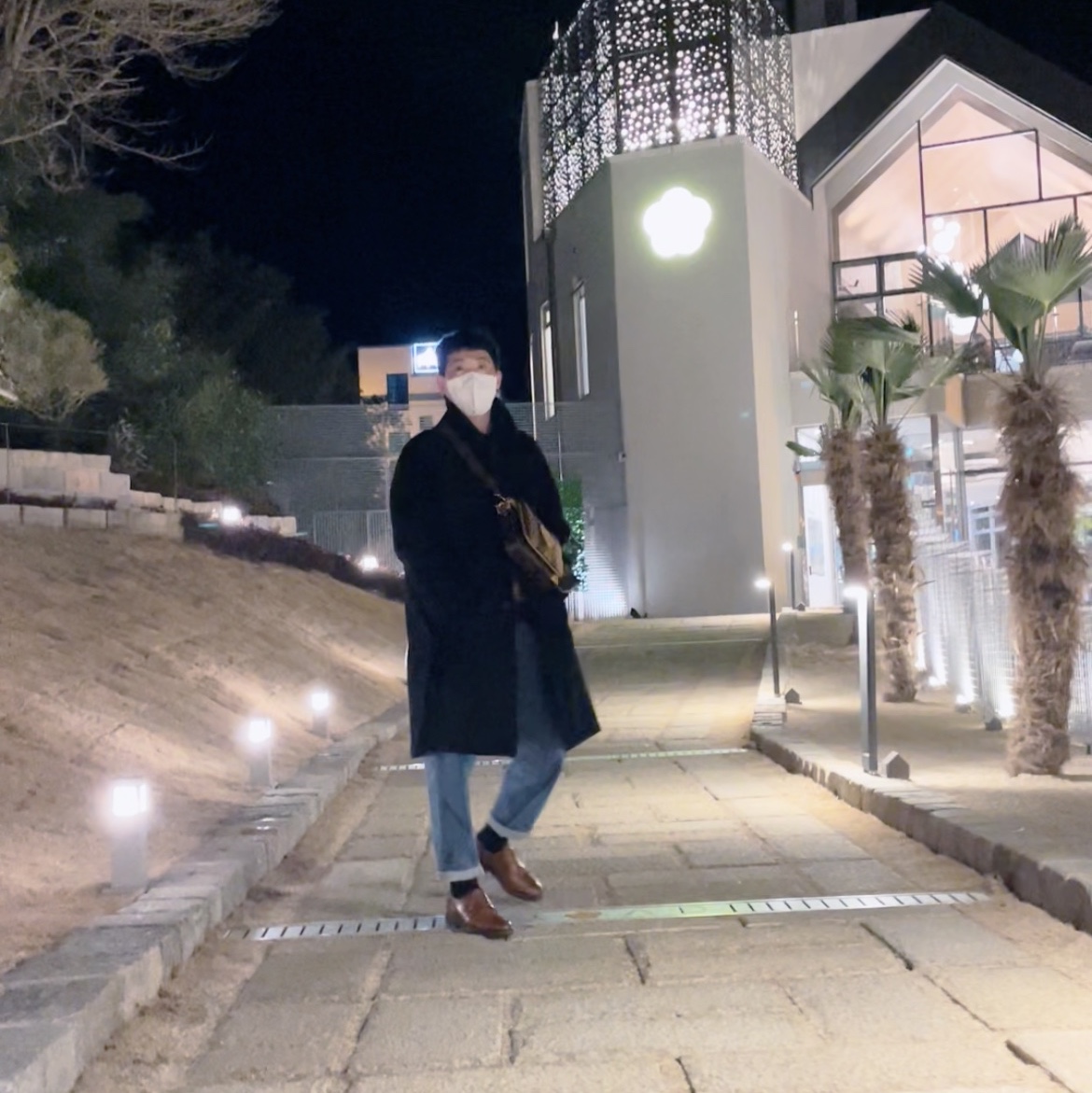 Louis Vuitton x Nigo Trio Messenger Marron 착용 스타일
