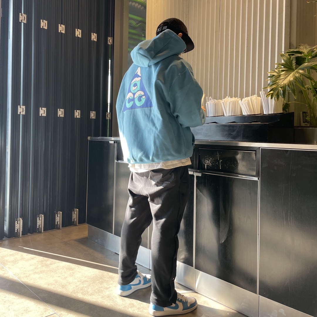 Nike ACG Therma-Fit Full Zip Graphic Hoodie Dutch Blue, Nike Dunk Low Retro University Blue 착용 스타일