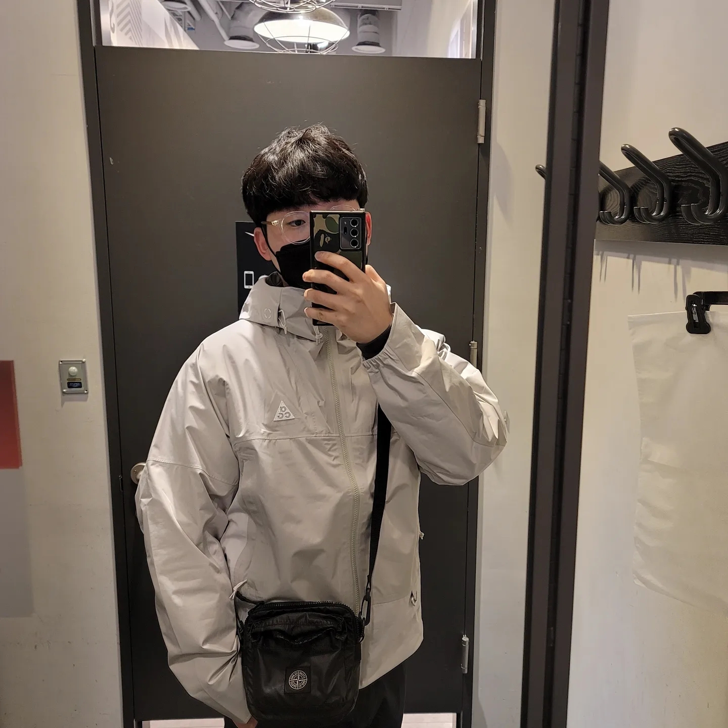 Nike ACG Storm-Fit ADV Chain of Craters Jacket Light Stone - Asia, Nike NSW Swoosh Therma-Fit Bomber Thunder Blue - Asia 착용 스타일 - 1