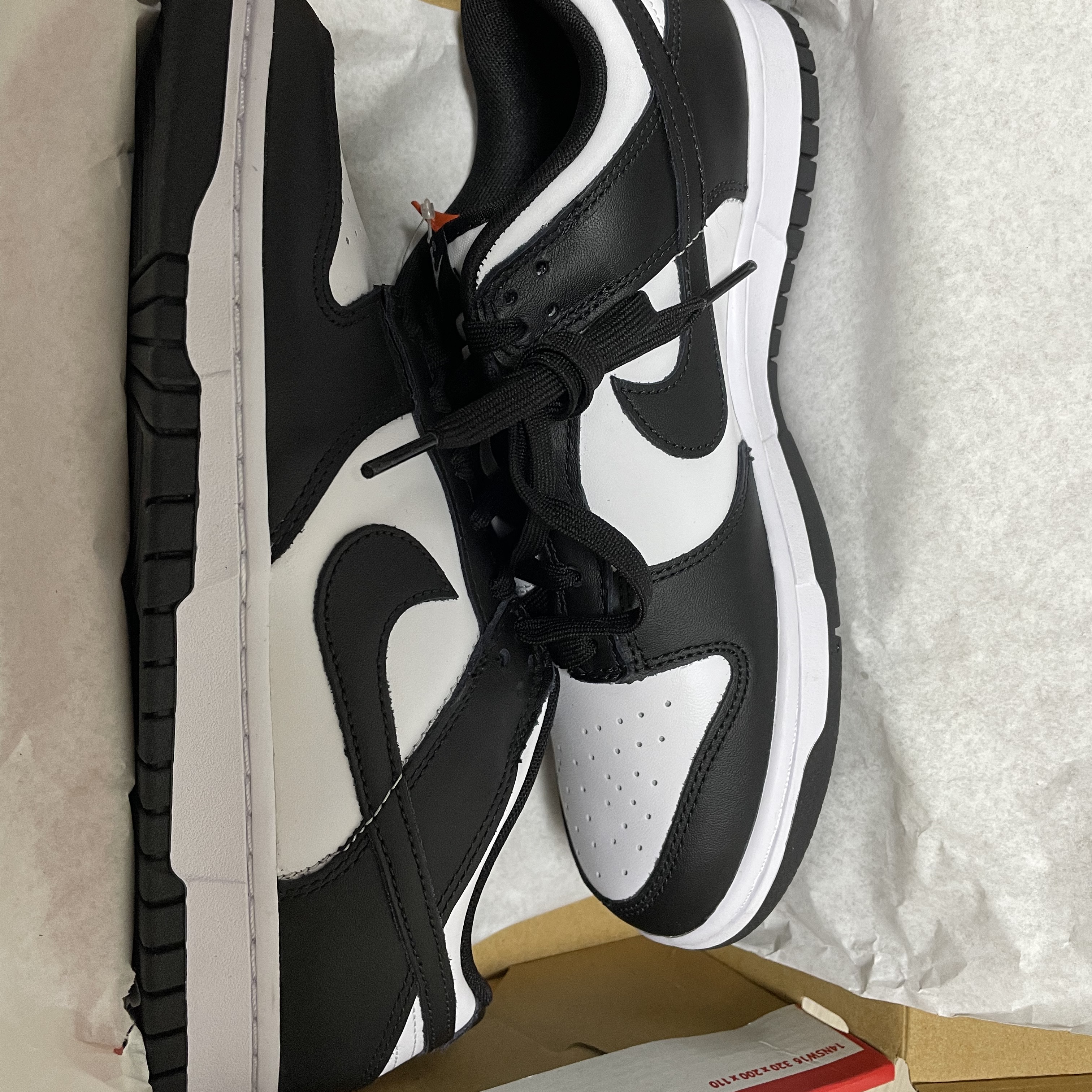 Jordan 1 Retro High OG University Blue, Nike Dunk Low Retro Black 착용 스타일 - 2