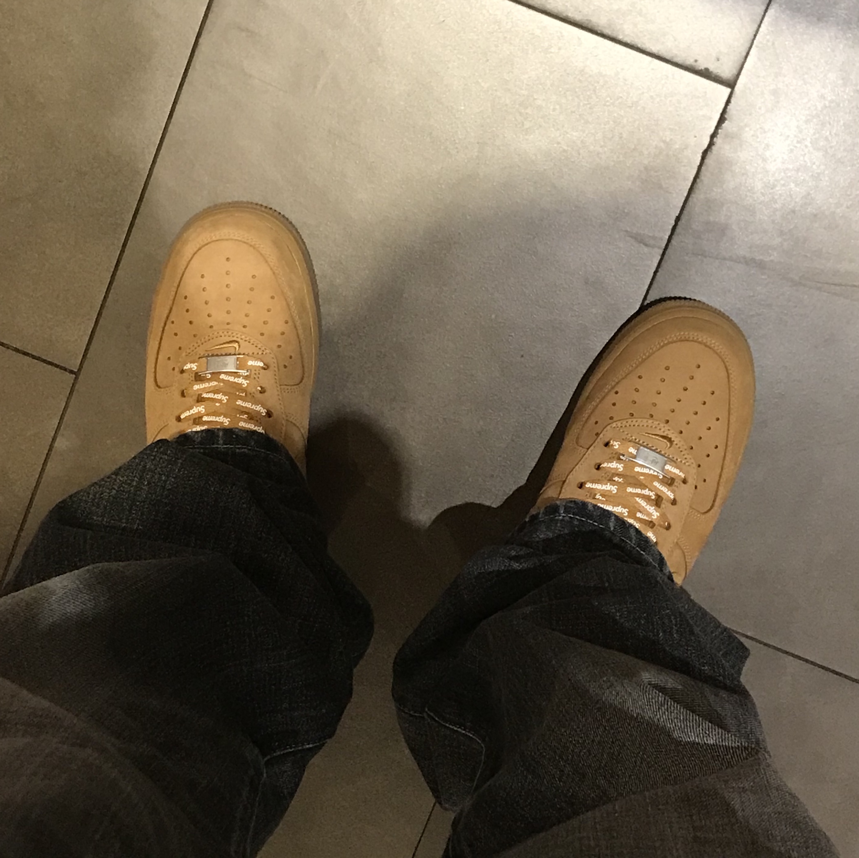 Nike x Supreme Air Force 1 Low Flax 착용 스타일 - 2