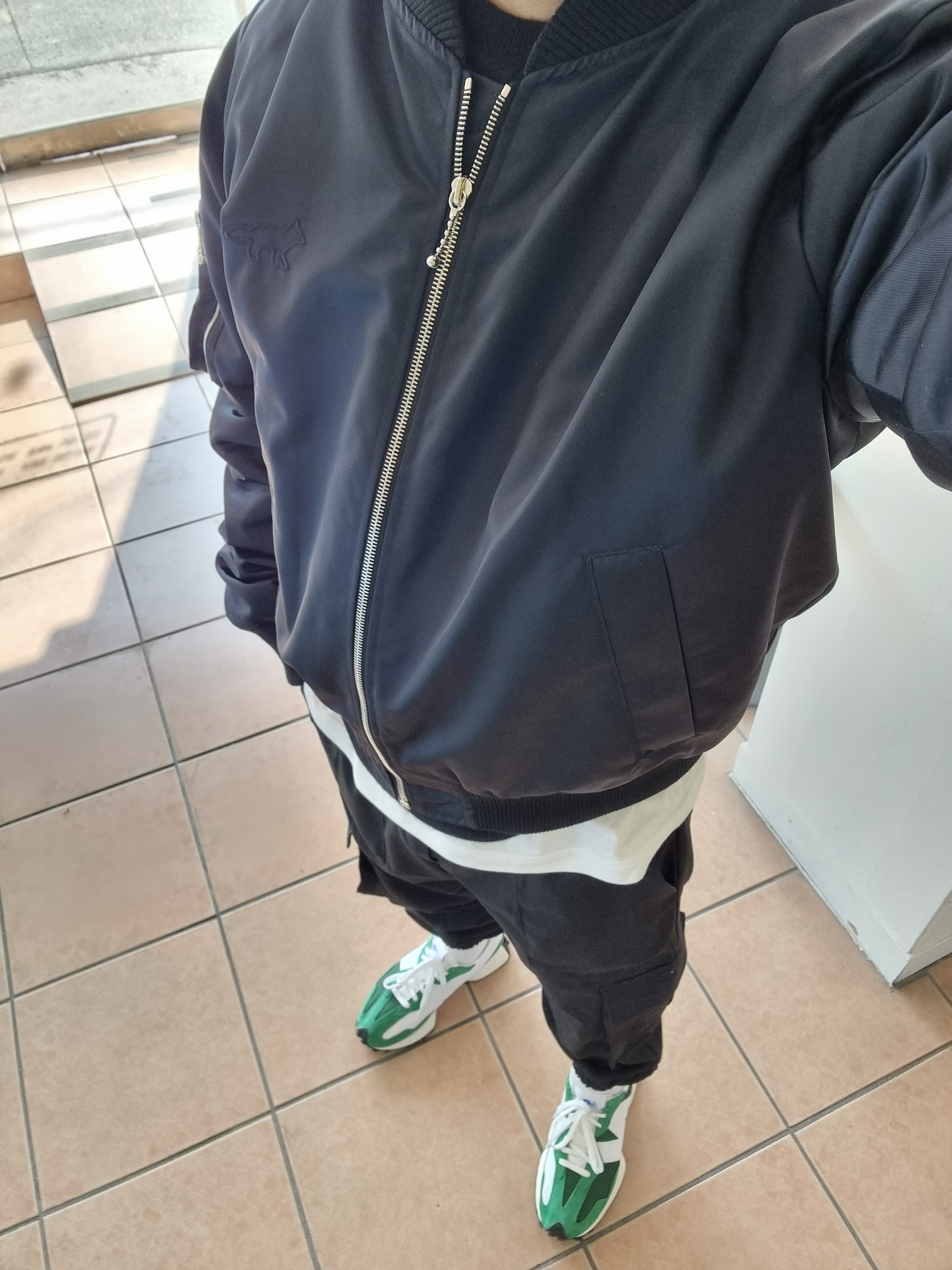 New Balance 327 Varsity Green 착용 스타일 - 1