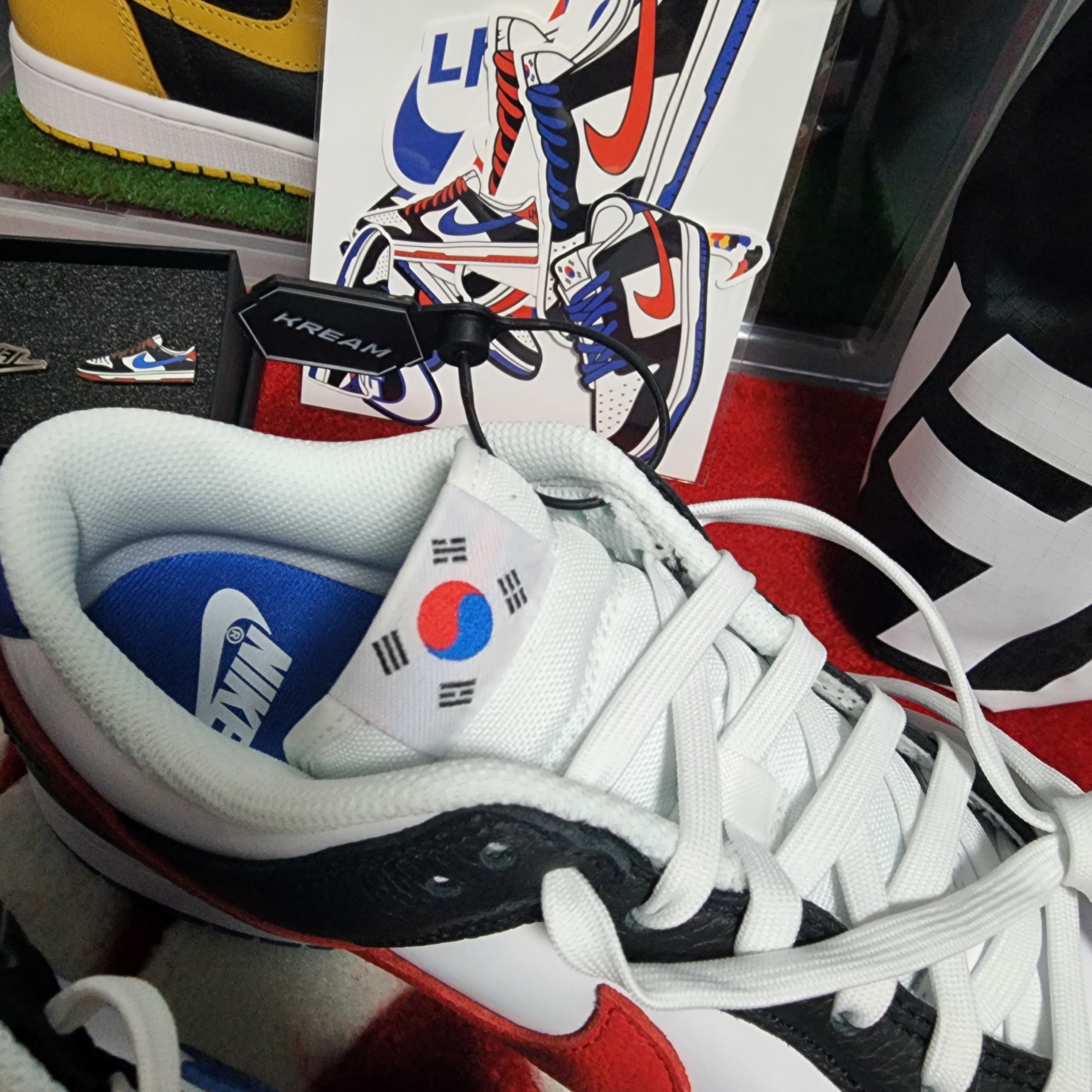 Nike Dunk Low SE Seoul (With Special Gift) 착용 스타일 - 3