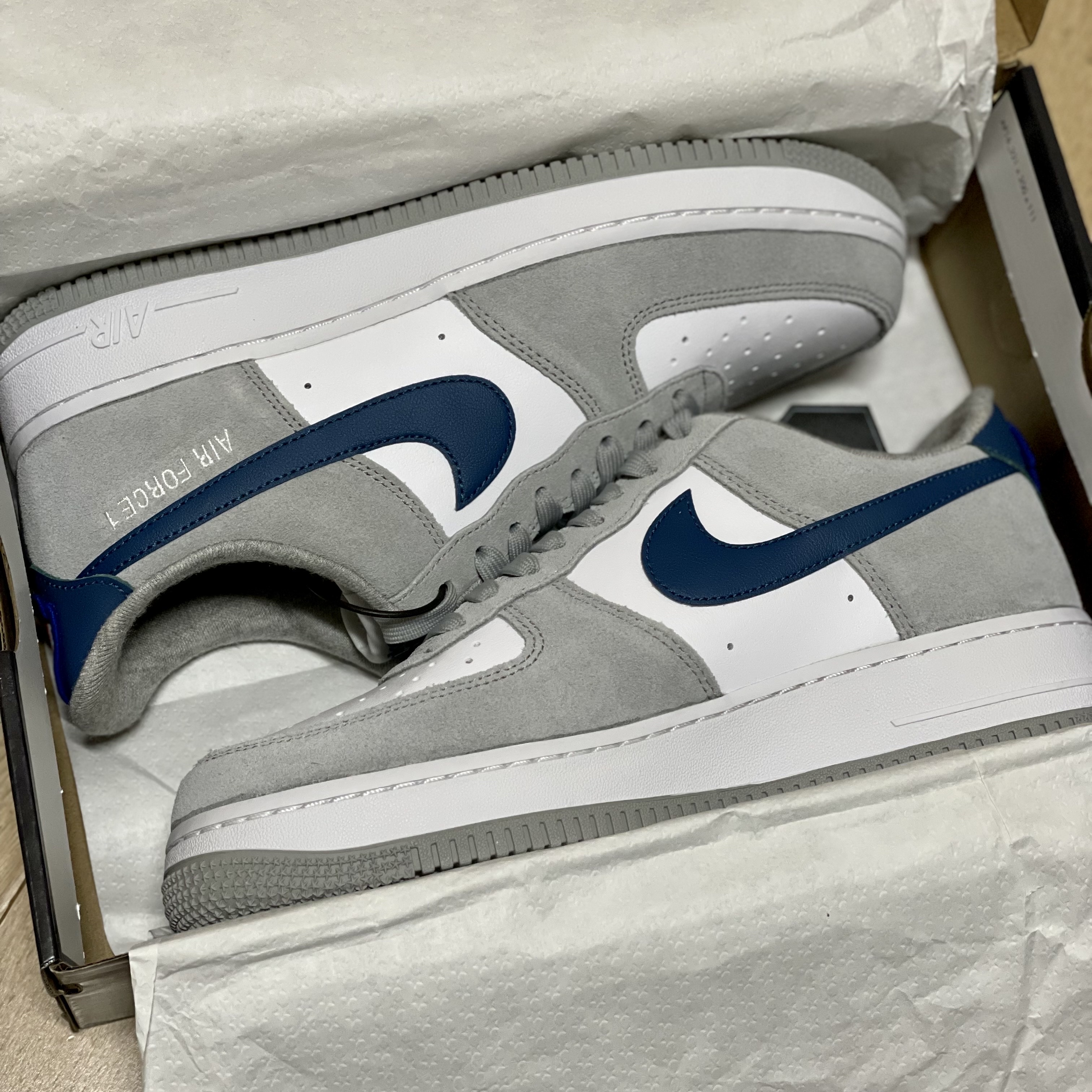 Nike Air Force 1 '07 LV8 Athletic Club Light Smoke Grey Marina, (GS) Nike Air Force 1 LV8 Athletic Club Light Smoke Grey Marina 착용 스타일 - 1