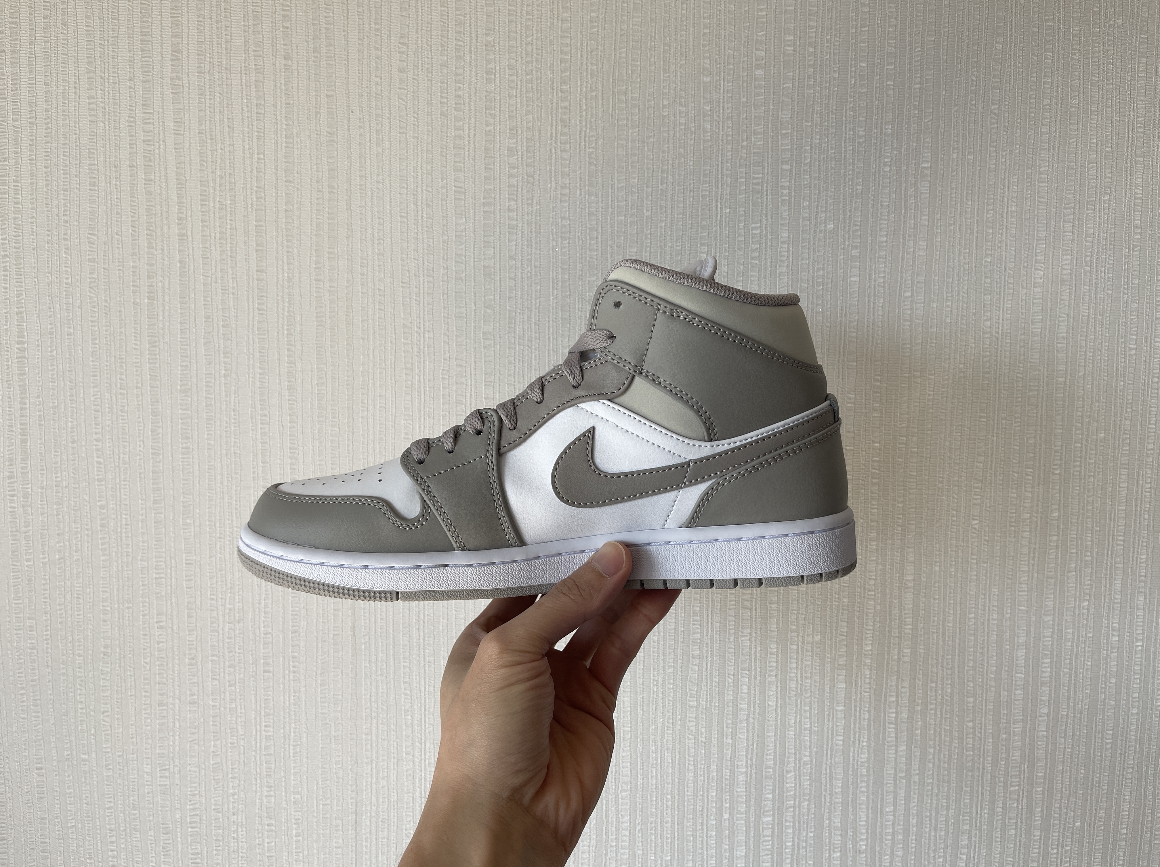 Jordan 1 Mid College Grey, Jordan 1 Low OG Starfish 착용 스타일 - 3