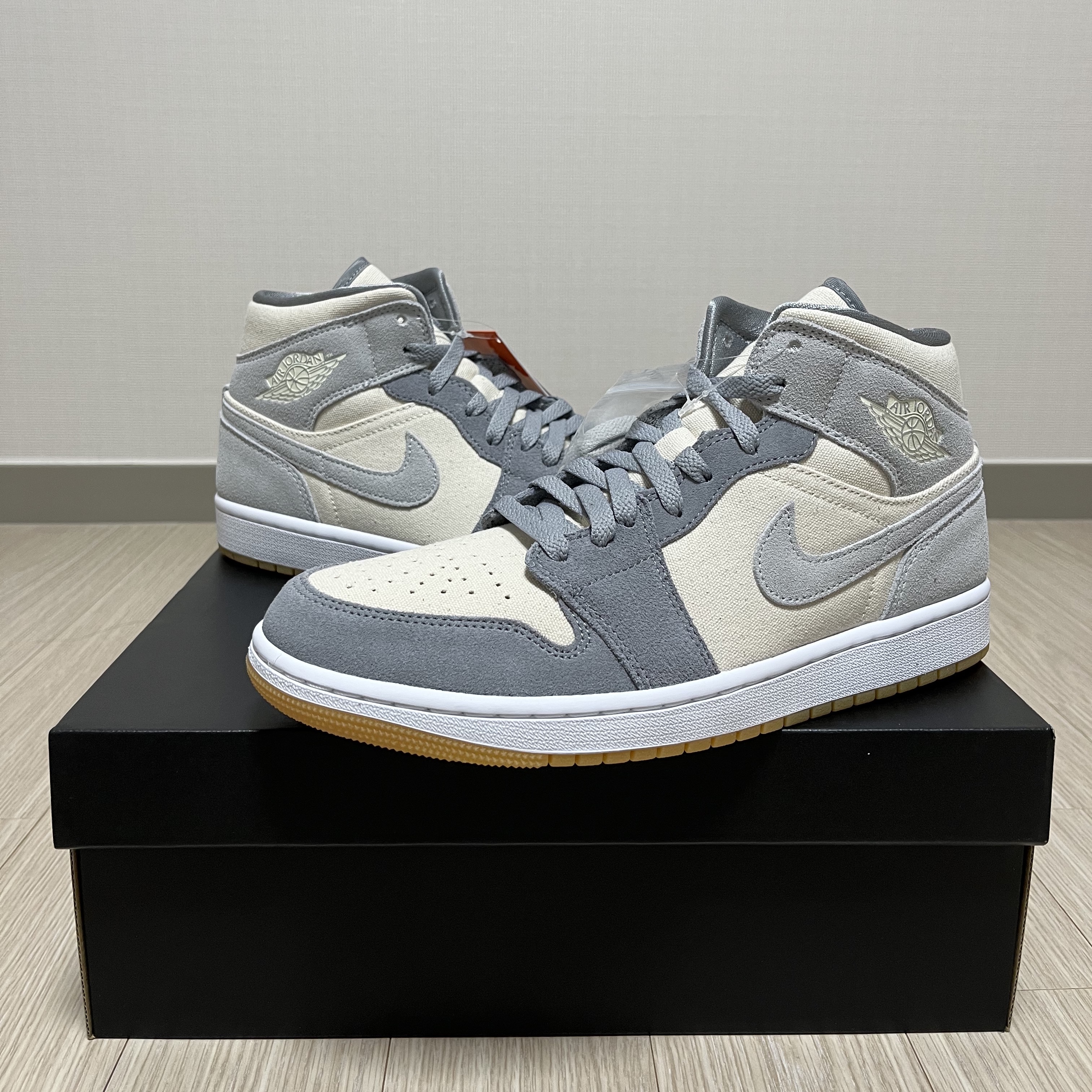 Jordan 1 Mid SE Coconut Milk Particle Grey, Jordan 1 Mid Shadow 착용 스타일 - 1