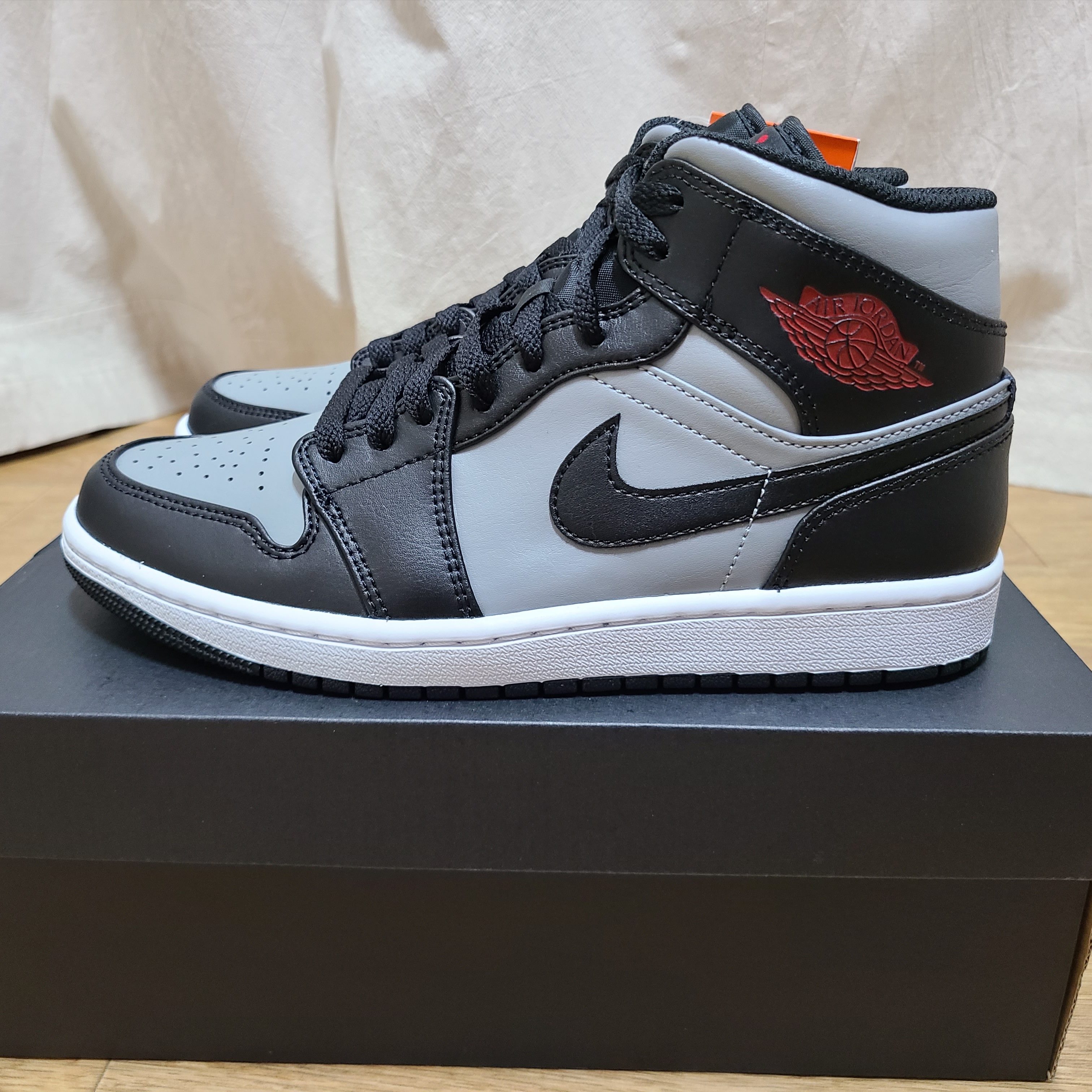 Jordan 1 Mid Shadow 착용 스타일 - 1