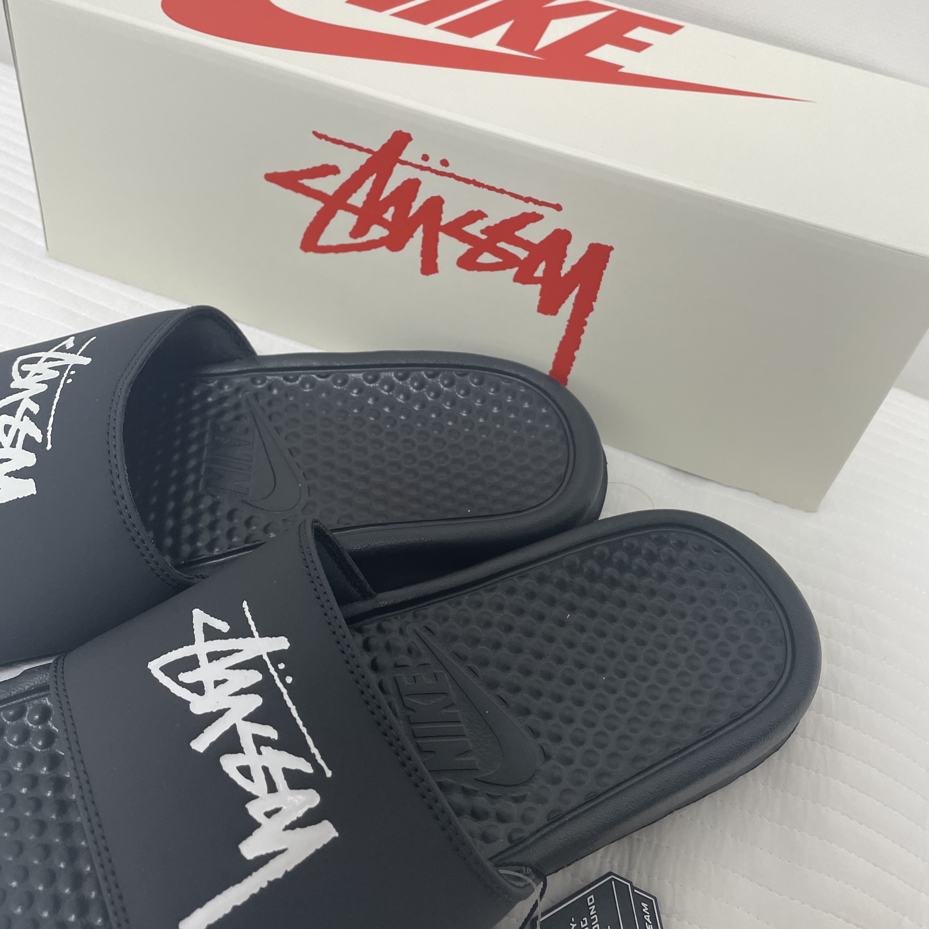 Nike x Stussy Benassi Slide Off Noir 착용 스타일 - 1