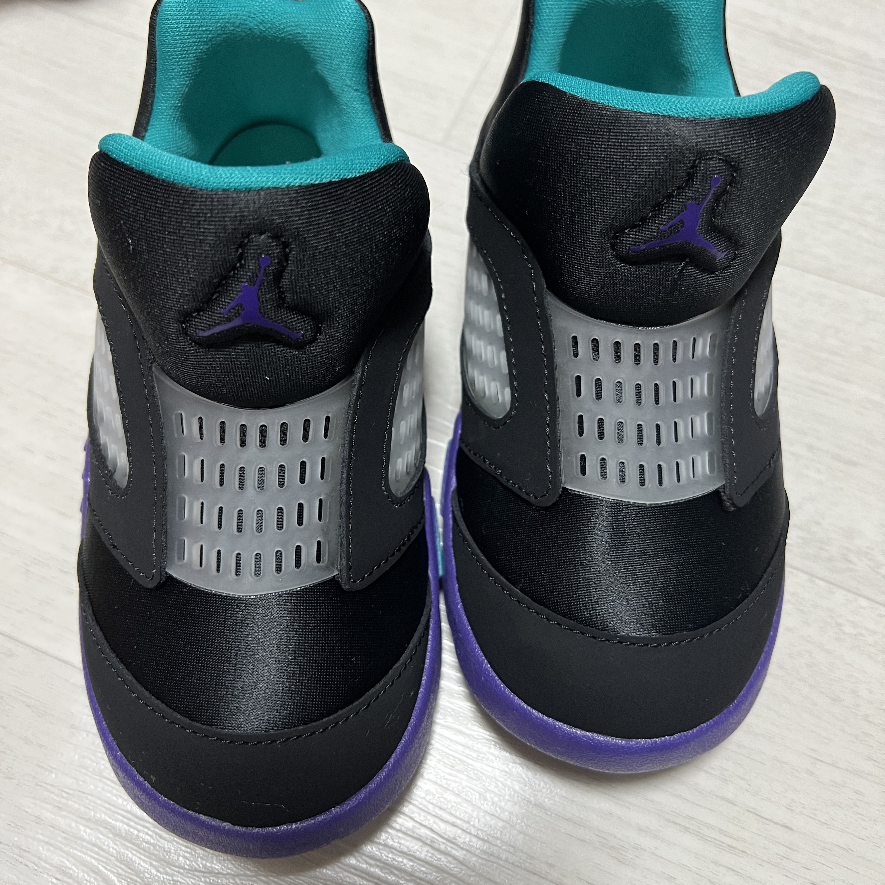 (TD) Jordan 5 Retro Little Flex Black Grape 착용 스타일 - 2