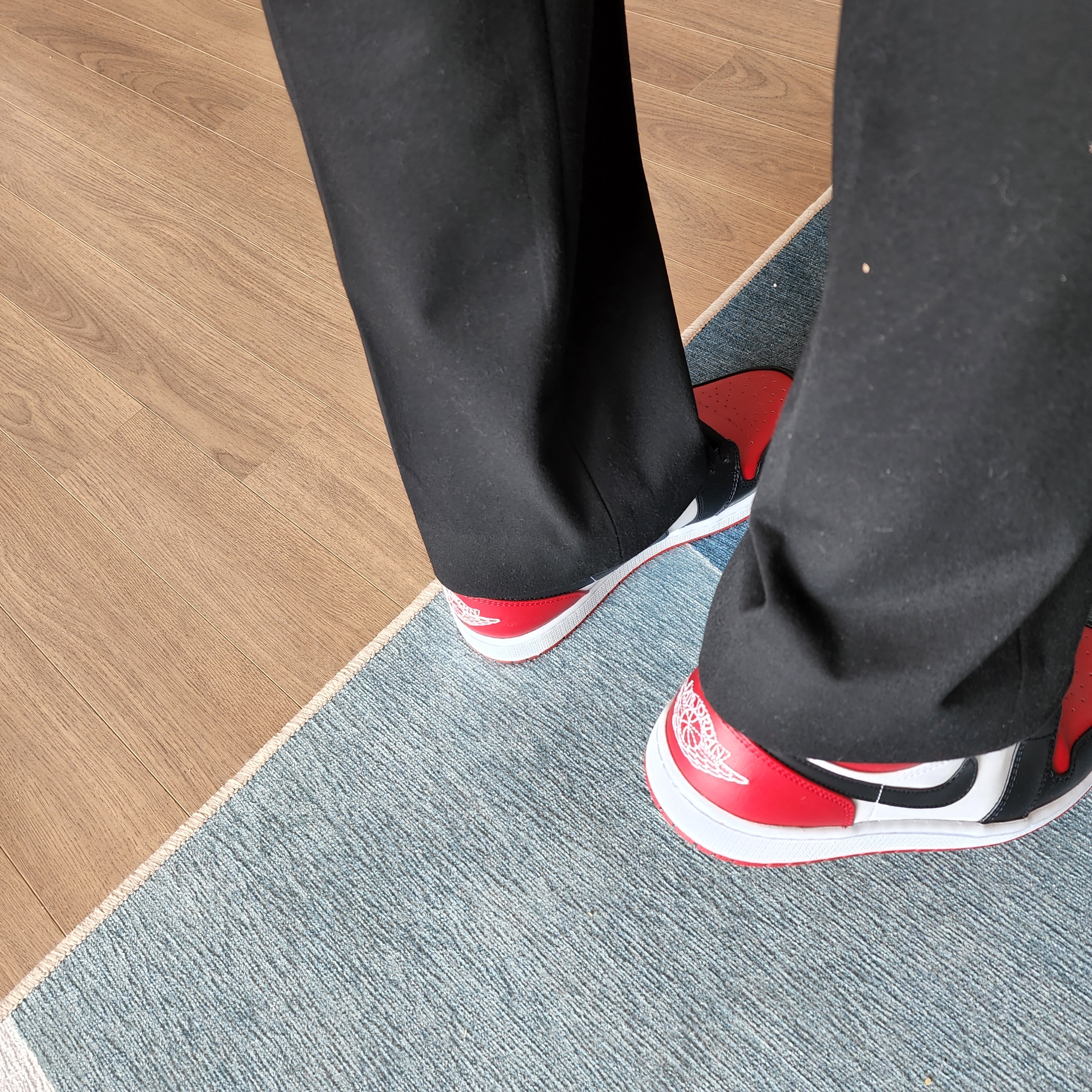 Jordan 1 Low Bred Toe 착용 스타일 - 4