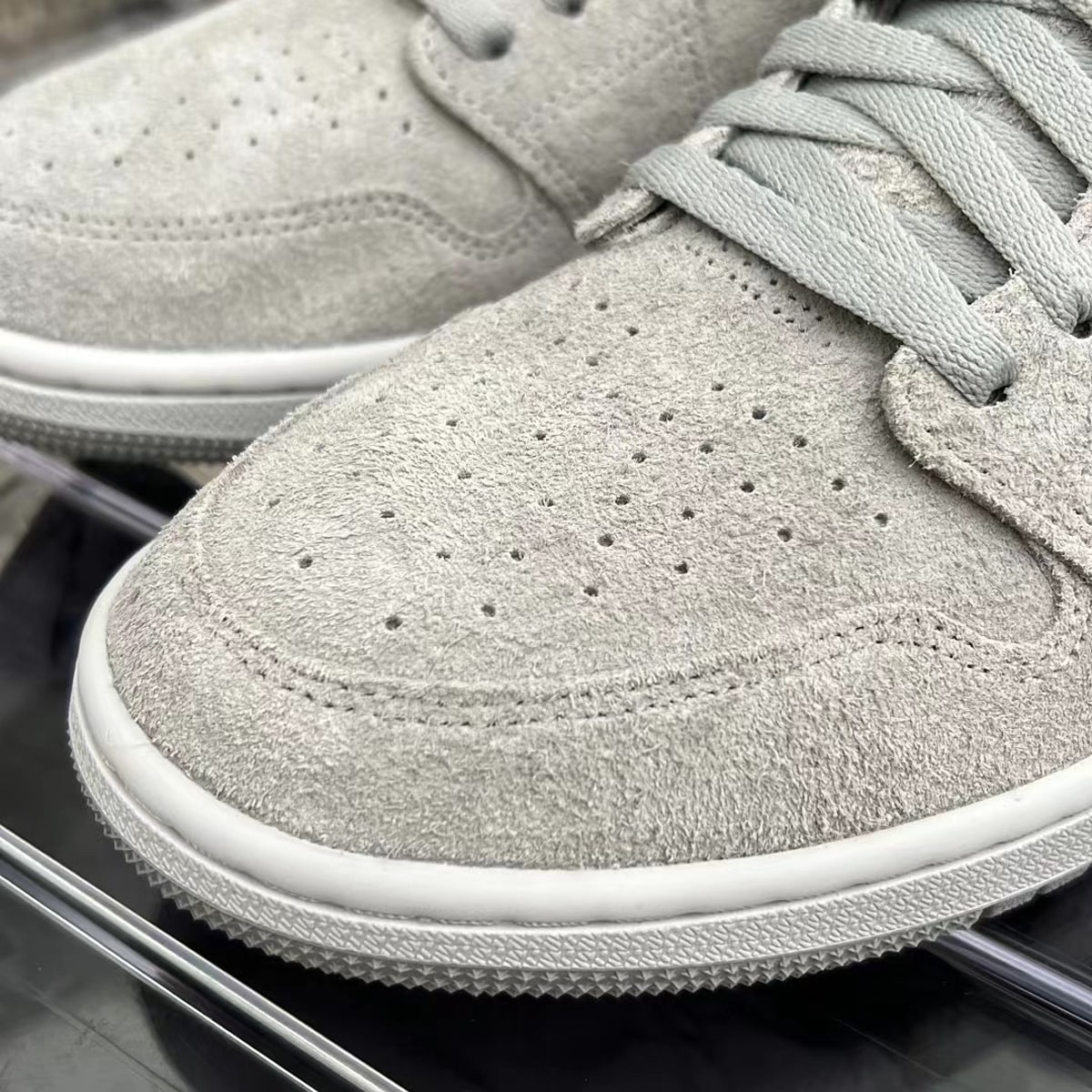 Jordan 1 Retro High OG CO.JP Neutral Grey, (GS) Jordan 1 Retro High OG CO.JP Neutral Grey 착용 스타일 - 5