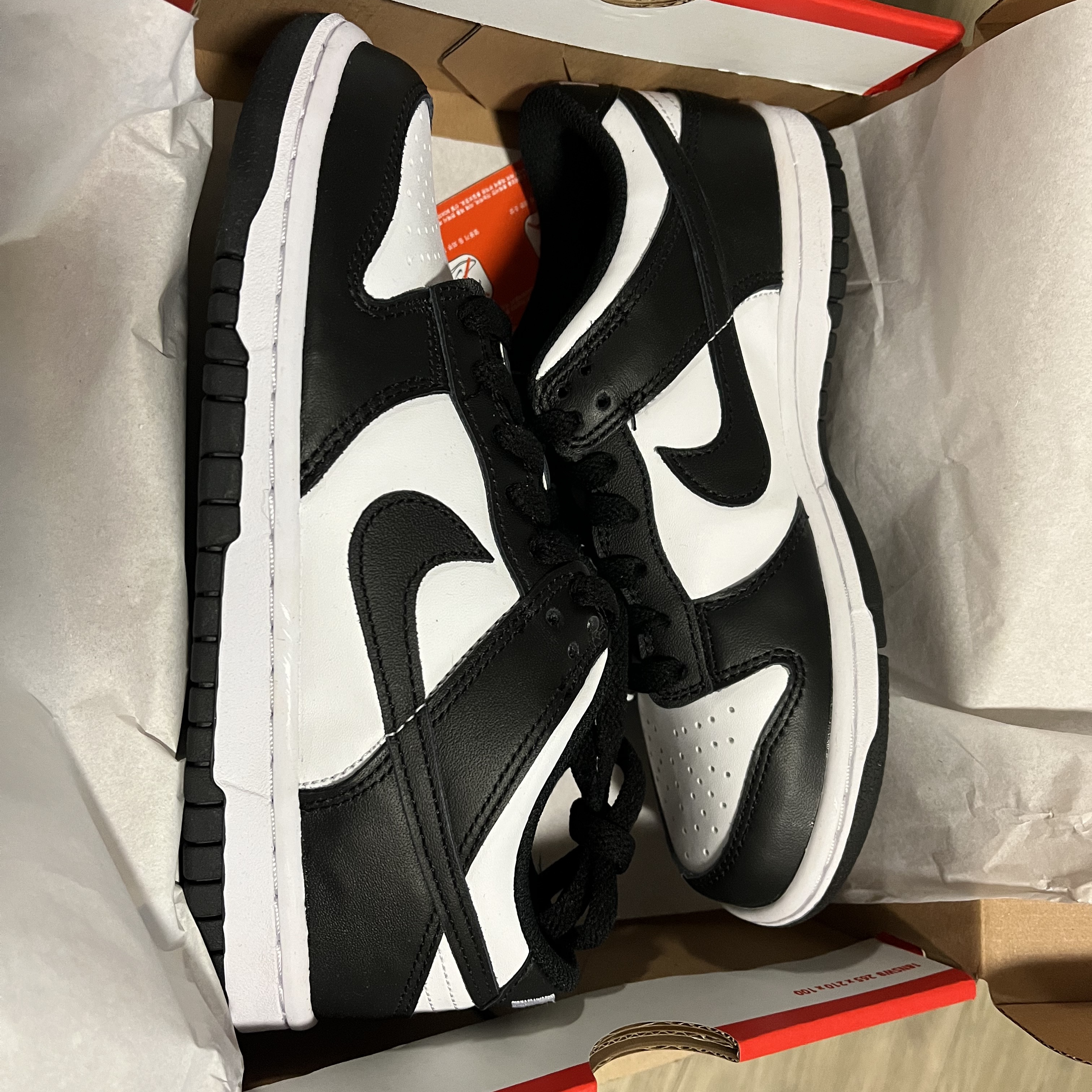 (GS) Nike Dunk Low Black 착용 스타일 - 3