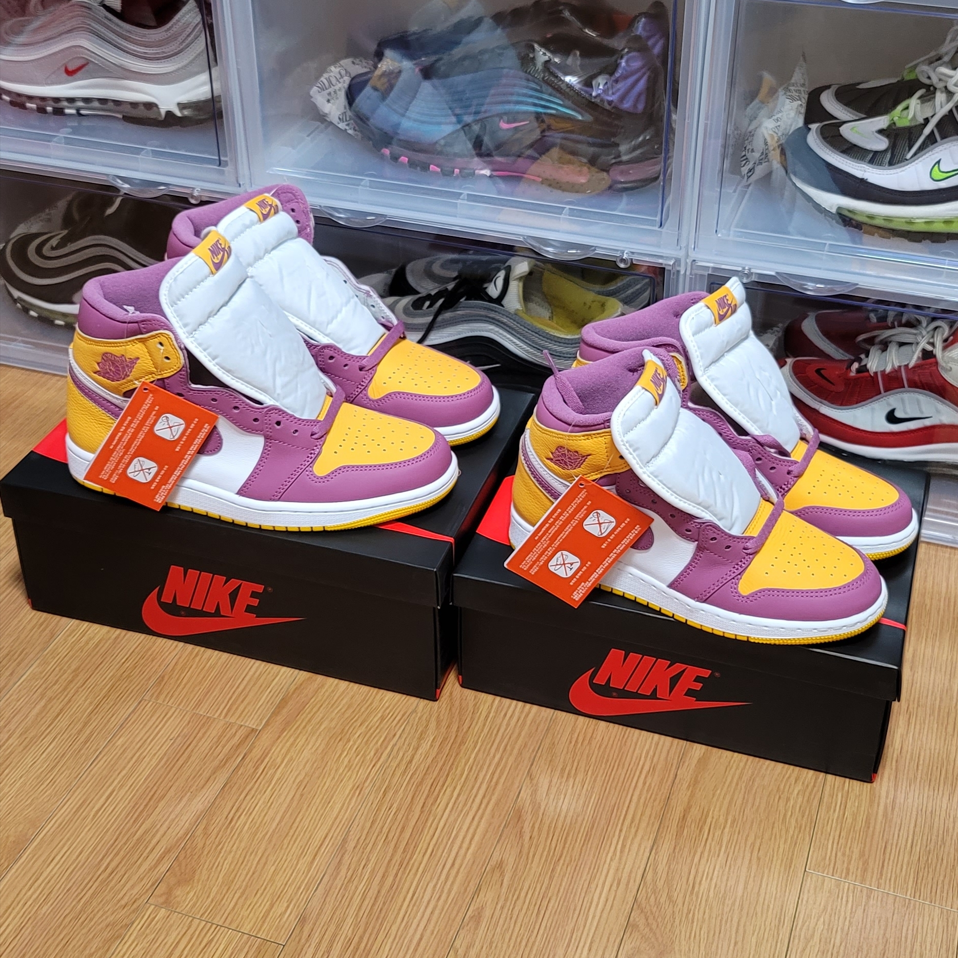 Jordan 1 Retro High OG University Gold Light Bordeaux, (GS) Jordan 1 Retro High OG University Gold Light Bordeaux 착용 스타일 - 1