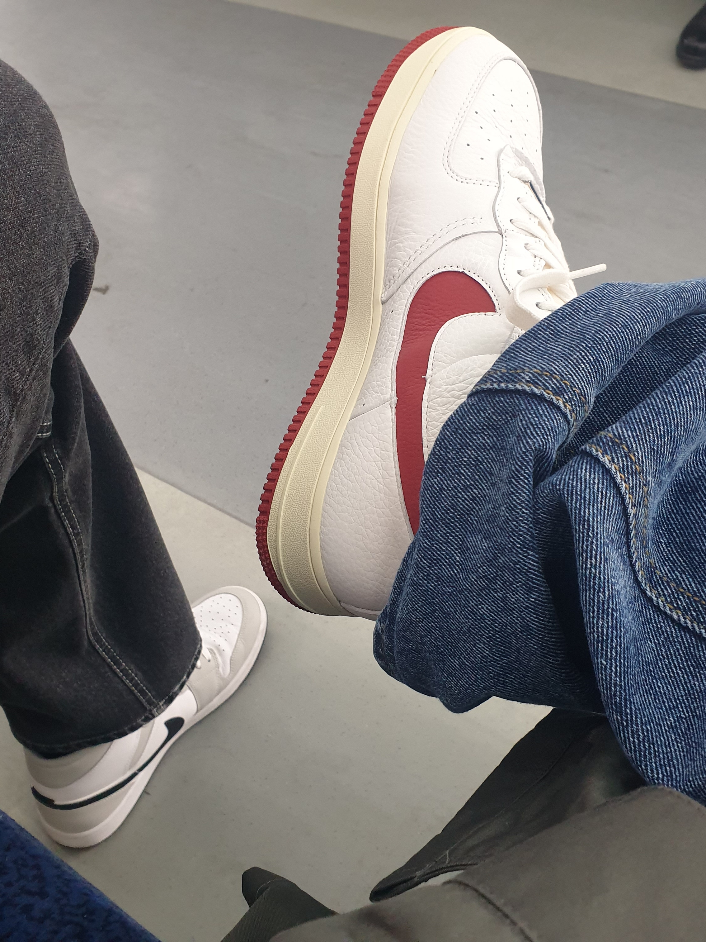 (W) Nike Air Force 1 High Sculpt Gym Red 착용 스타일 - 3