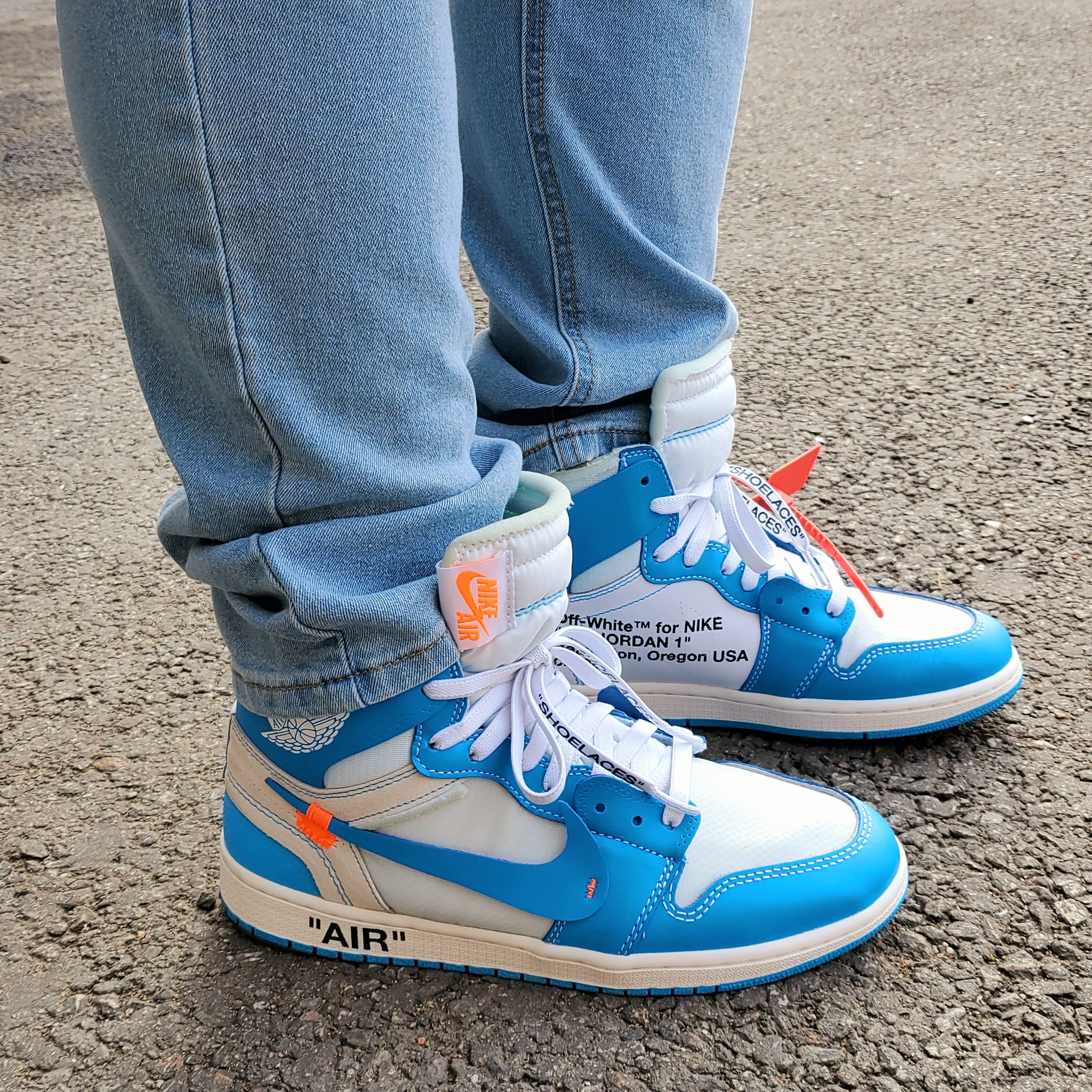 Jordan 1 x Off-White Retro High University Blue 착용 스타일 - 2