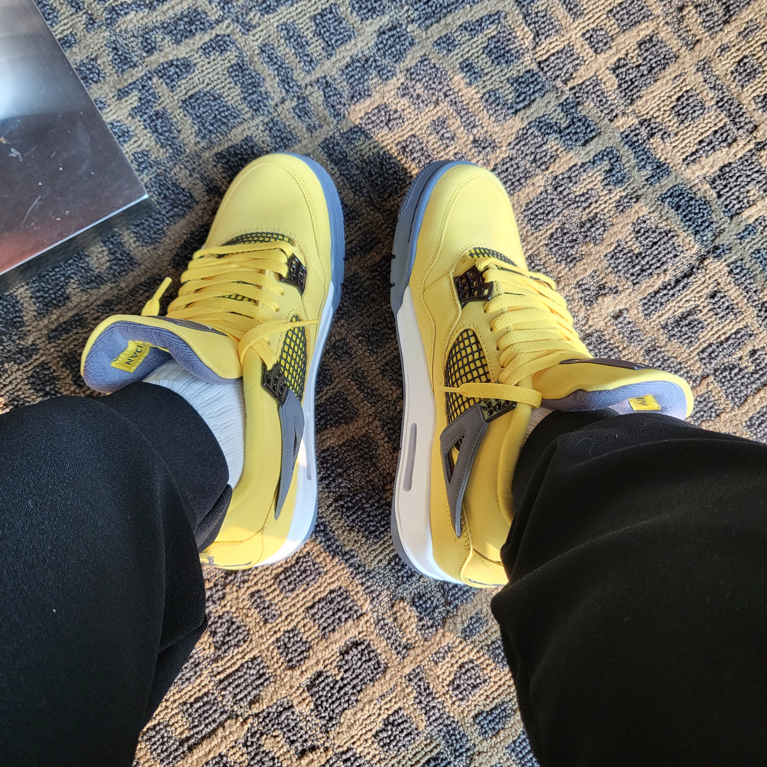 Jordan 4 Retro Tour Yellow 착용 스타일