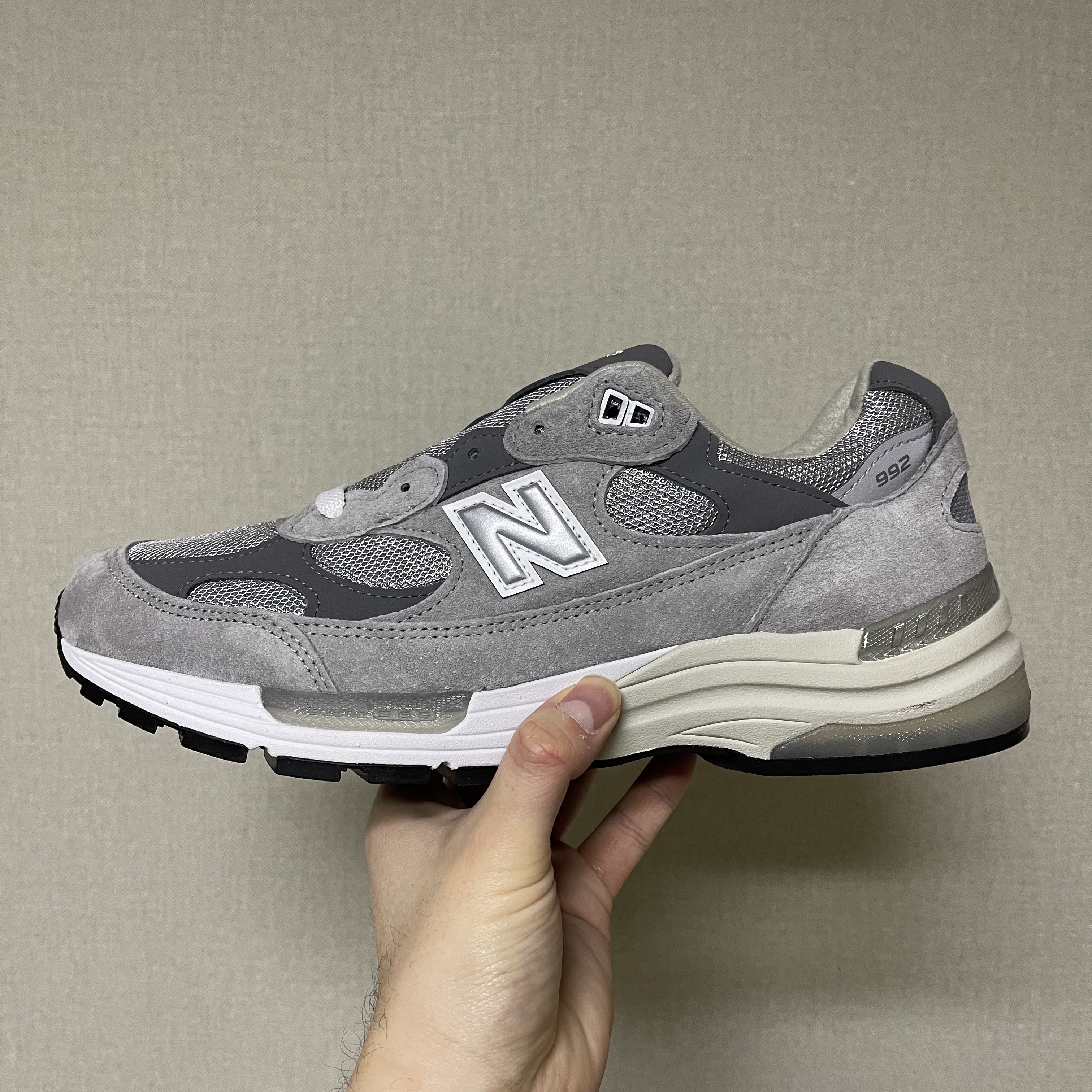 New Balance 992 Made in USA Grey - D Standard 착용 스타일 - 2