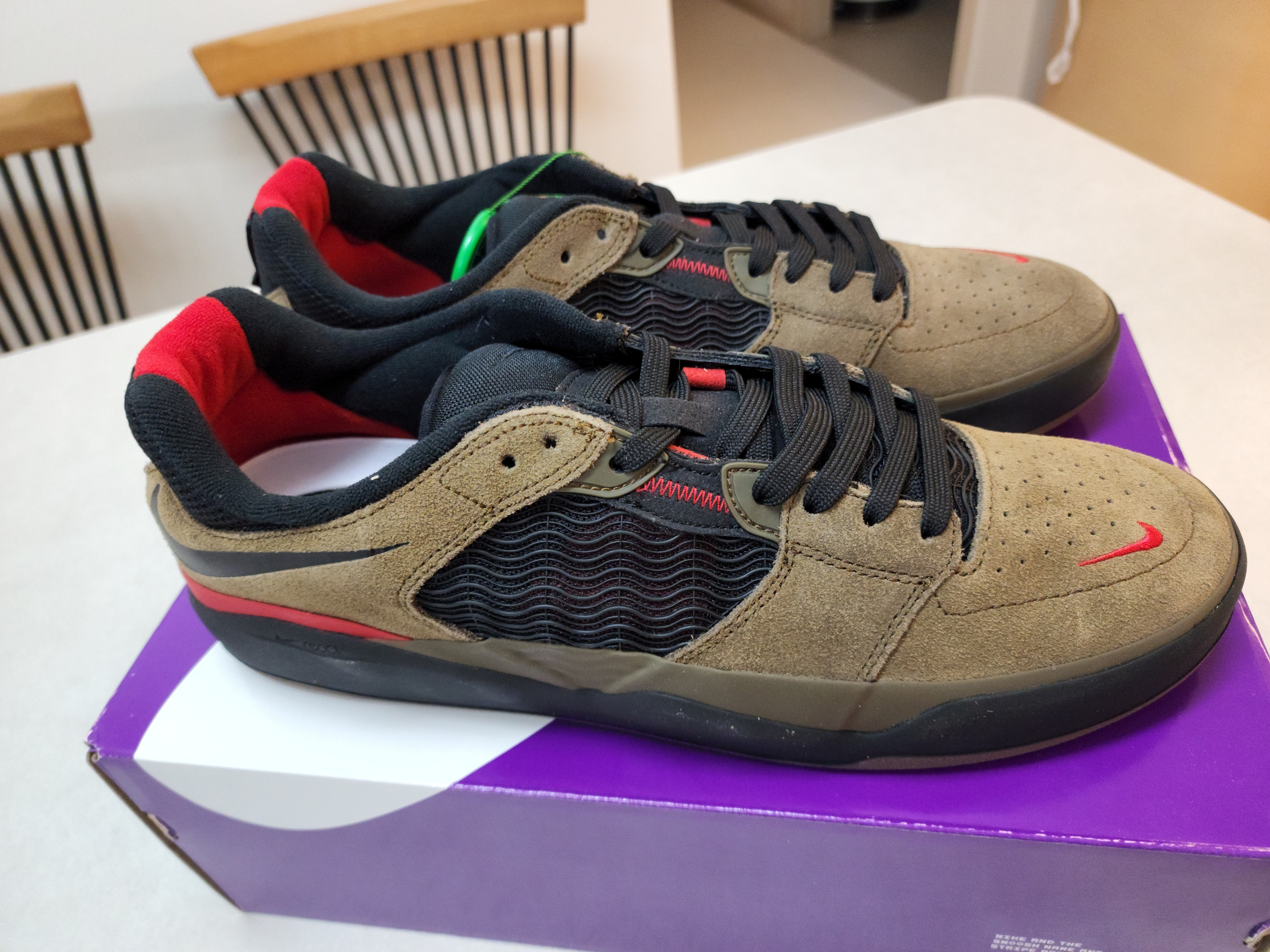 Nike SB Ishod Wair Light Olive 착용 스타일 - 2