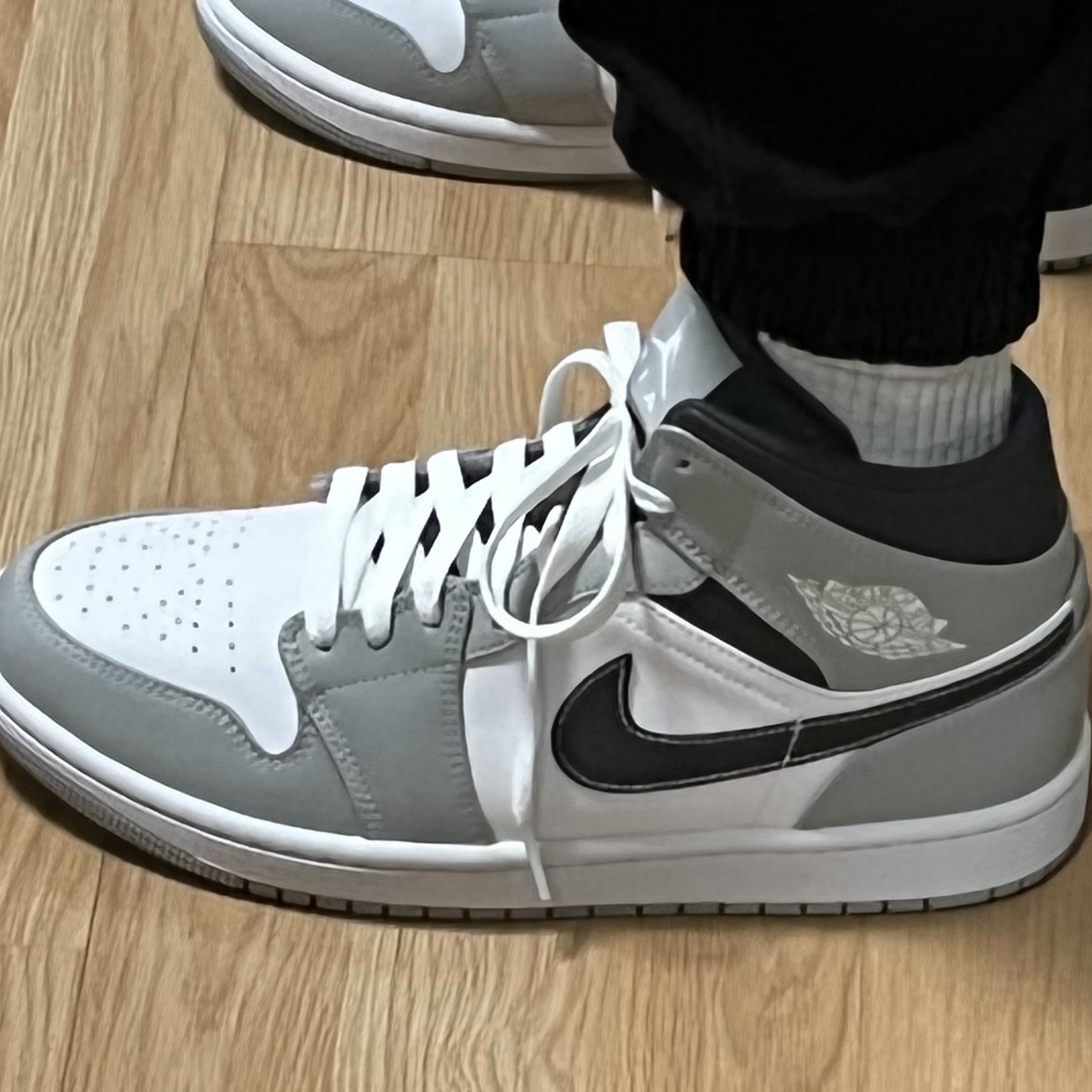 Jordan 1 Mid Light Smoke Grey Anthracite 착용 스타일 - 5