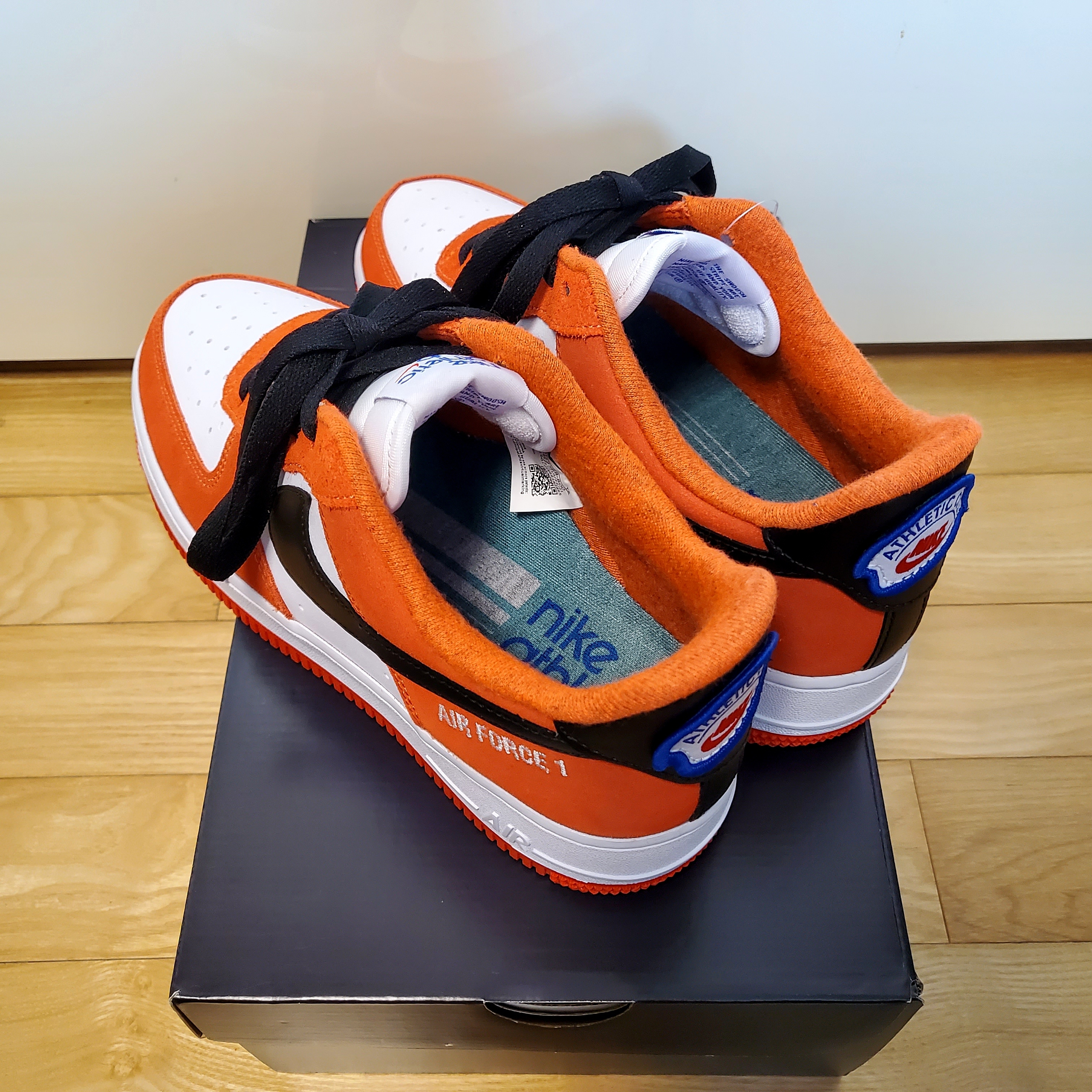 Nike Air Force 1 '07 LV8 Athletic Club Rush Orange Washed Teal 착용 스타일 - 2