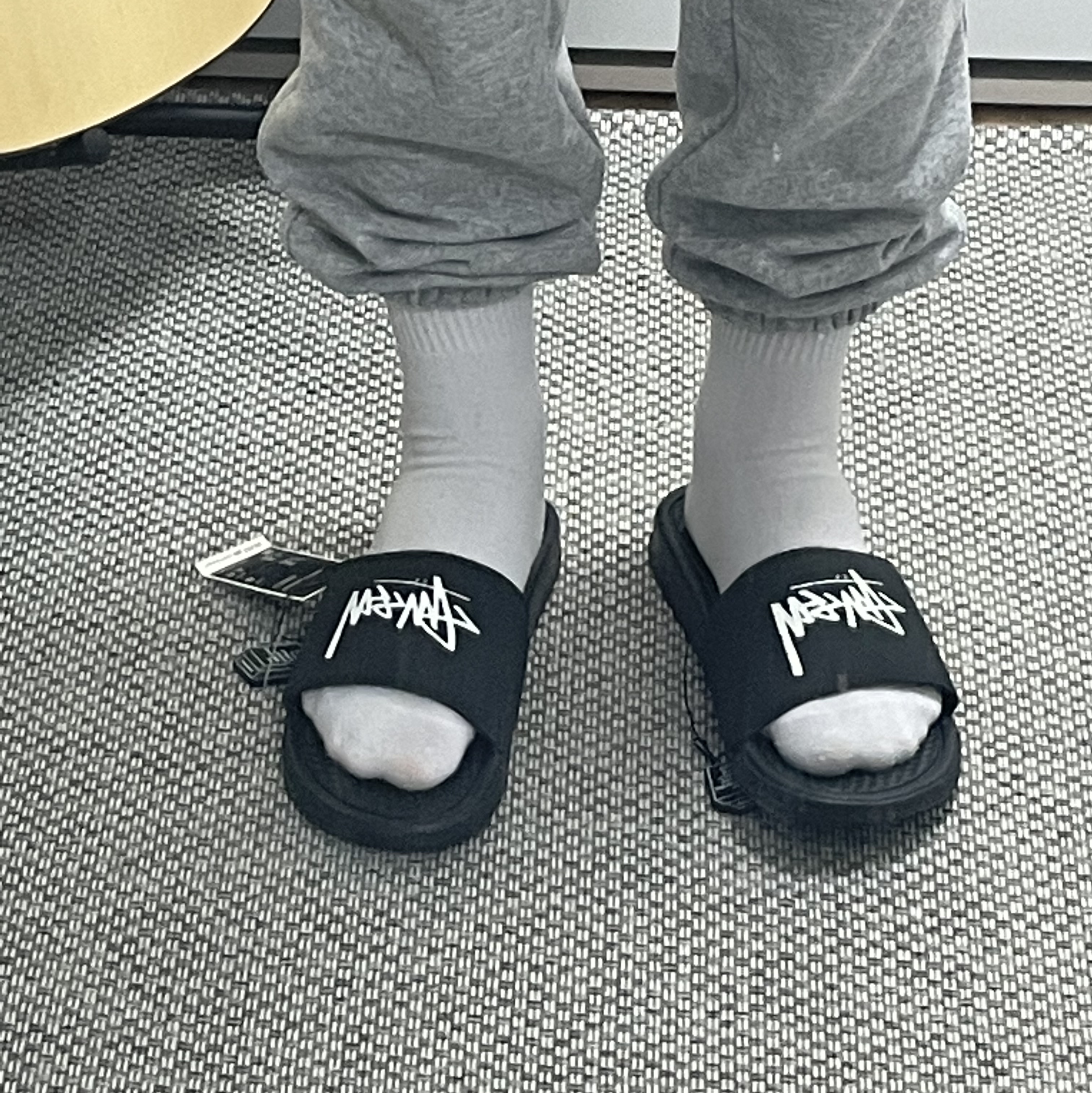 Nike x Stussy Benassi Slide Off Noir 착용 스타일 - 2