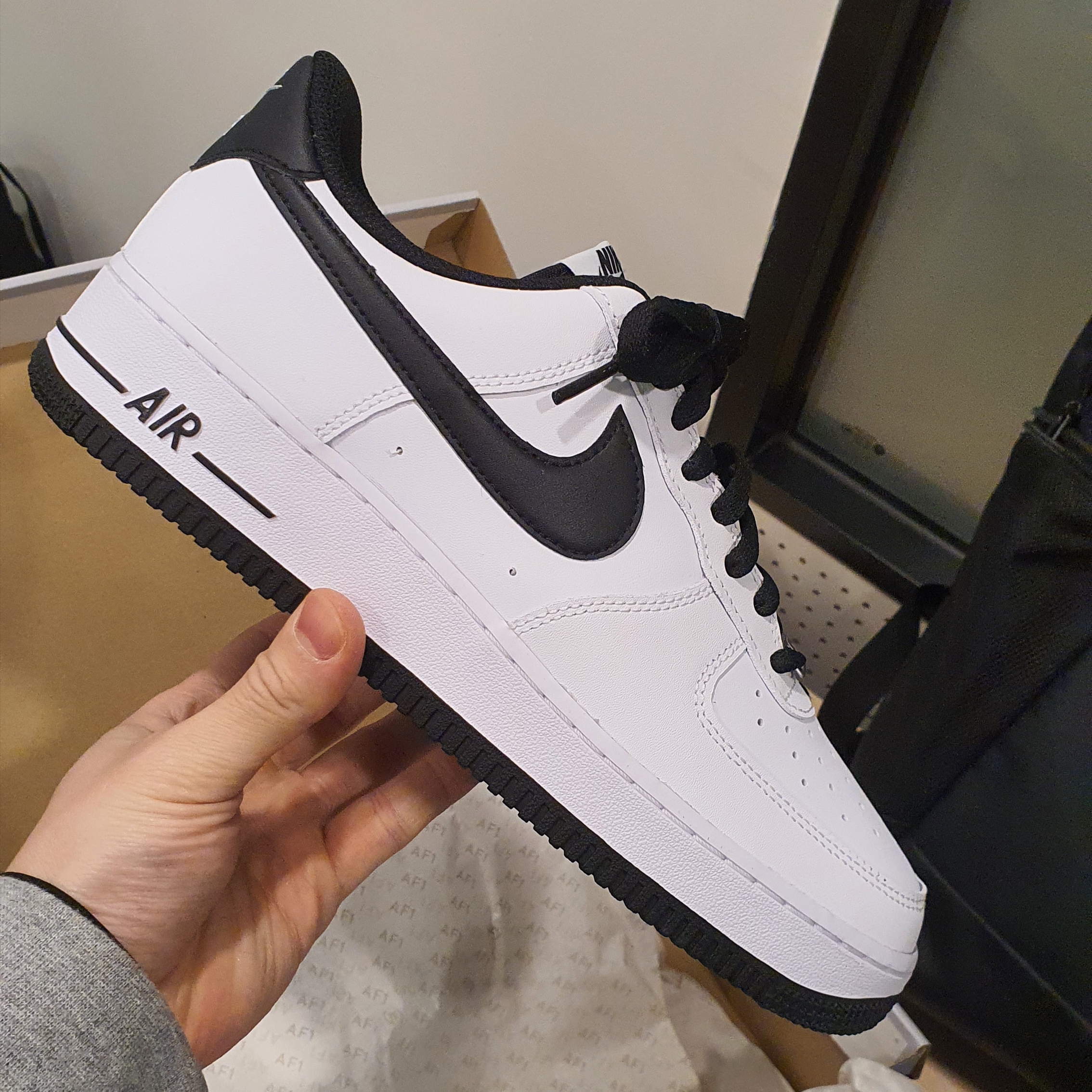 Nike Air Force 1 '07 White Black 착용 스타일