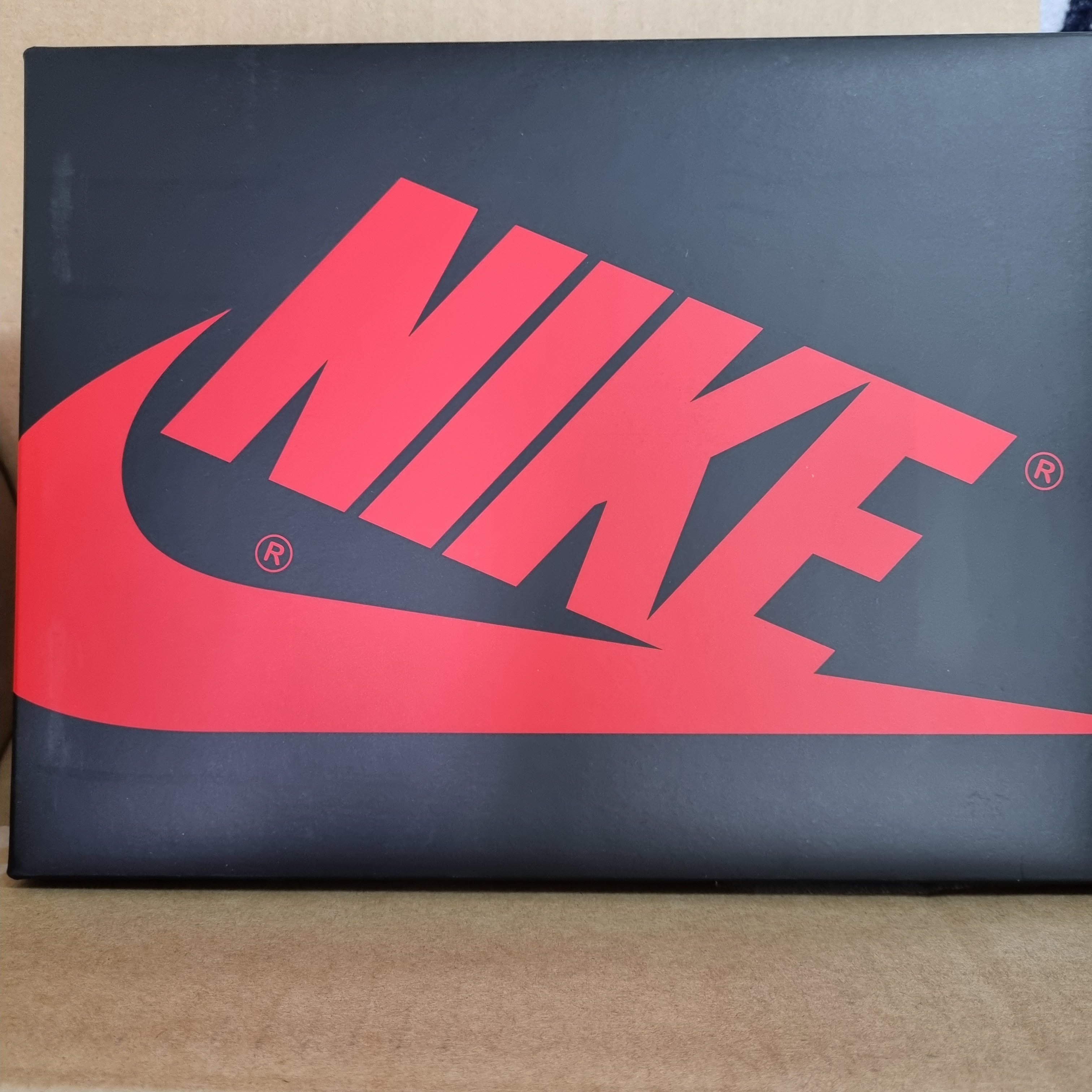 (GS) Jordan 1 Retro High OG University Gold Light Bordeaux 착용 스타일 - 1