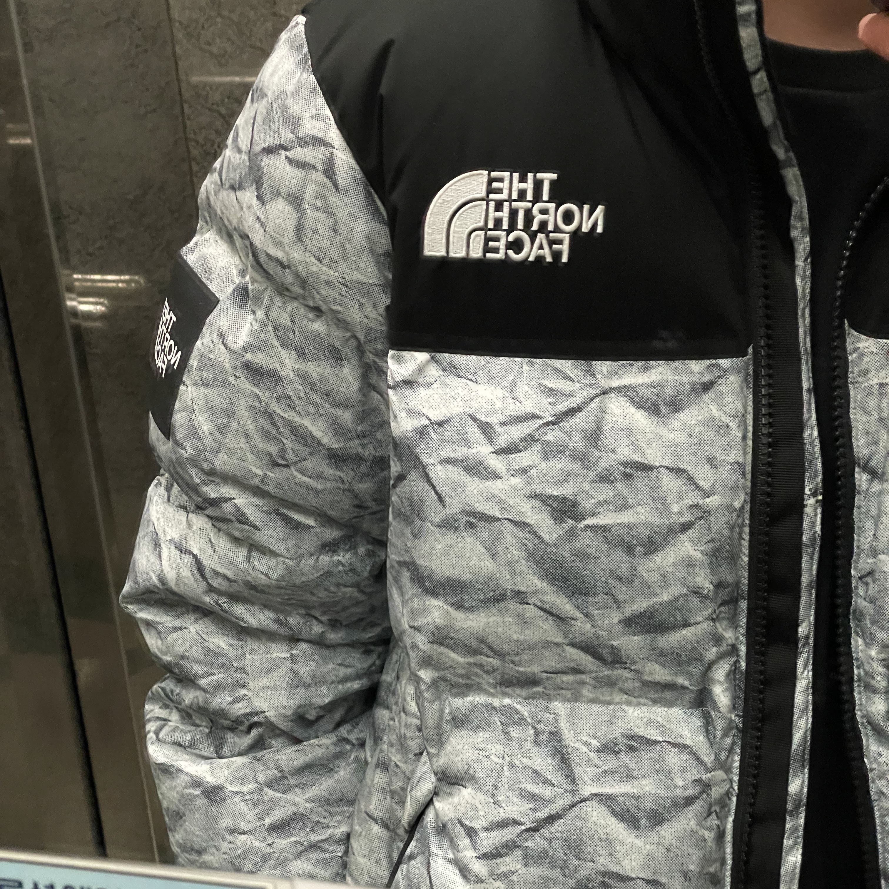 The North Face White Label Novelty Nuptse Down Jacket White, (W) Nike Daybreak Summit White 착용 스타일 - 3