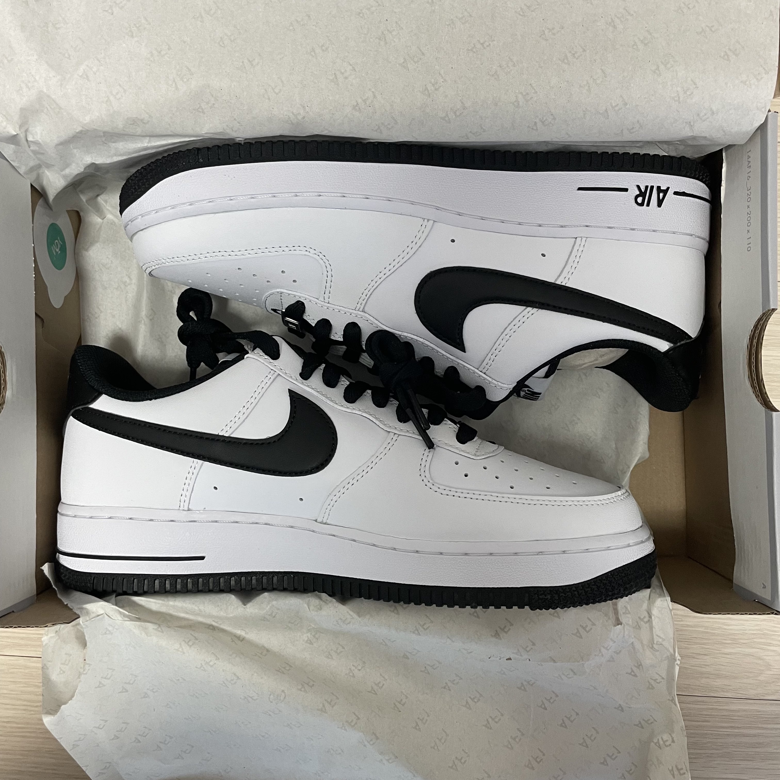 Nike Air Force 1 '07 White Black 착용 스타일 - 1