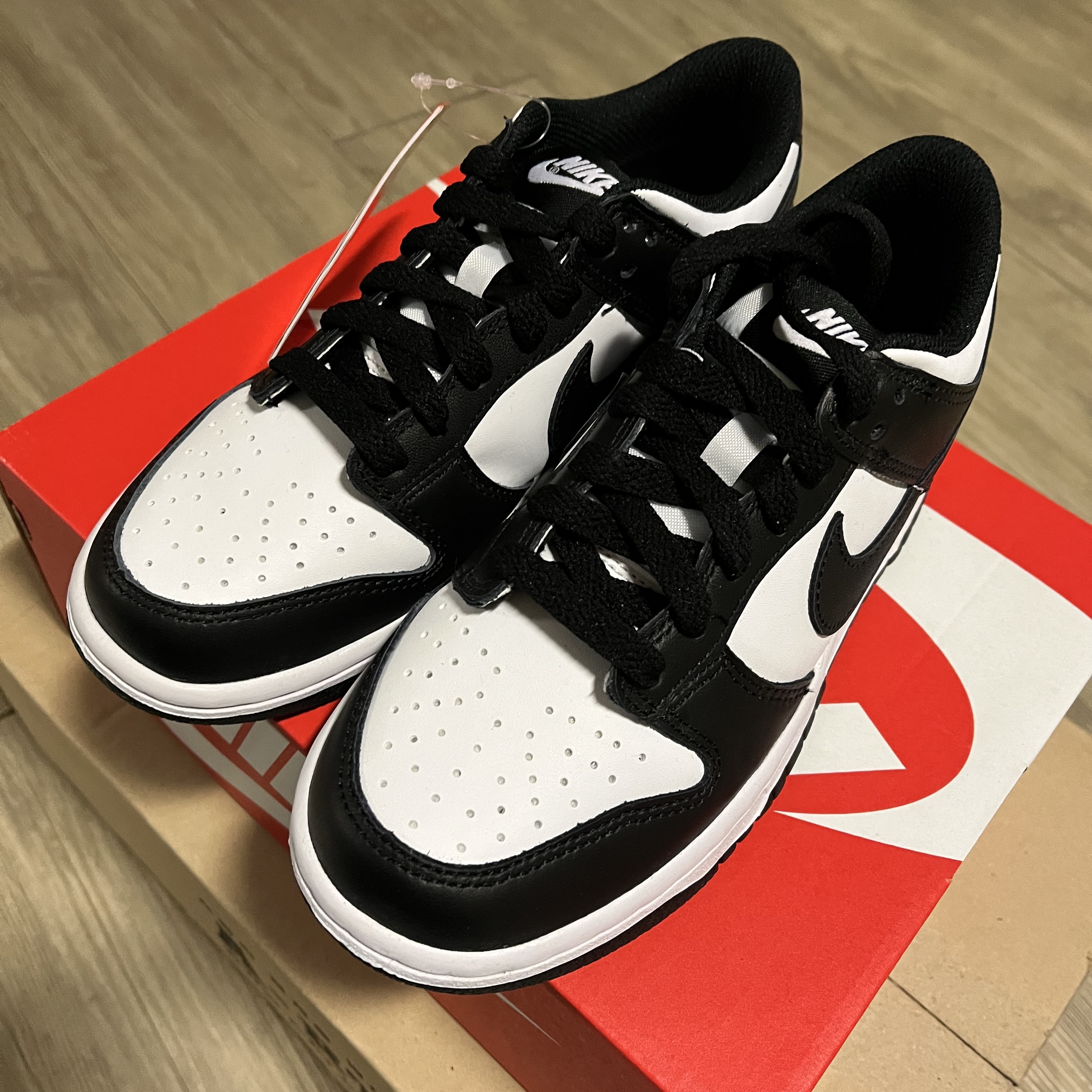 (GS) Nike Dunk Low Black 착용 스타일 - 2