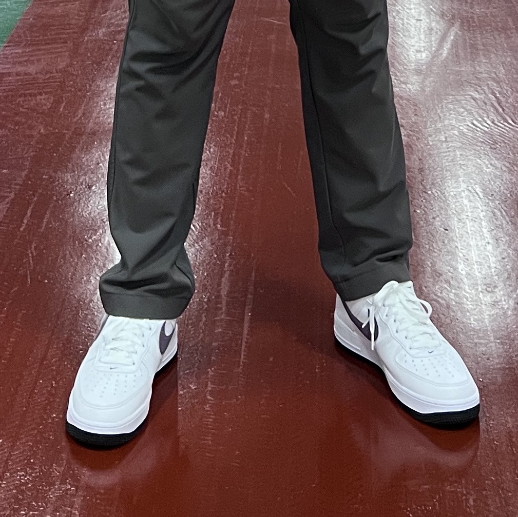 Nike Air Force 1 '07 LV8 Hoops White Canyon Purple 착용 스타일 - 2