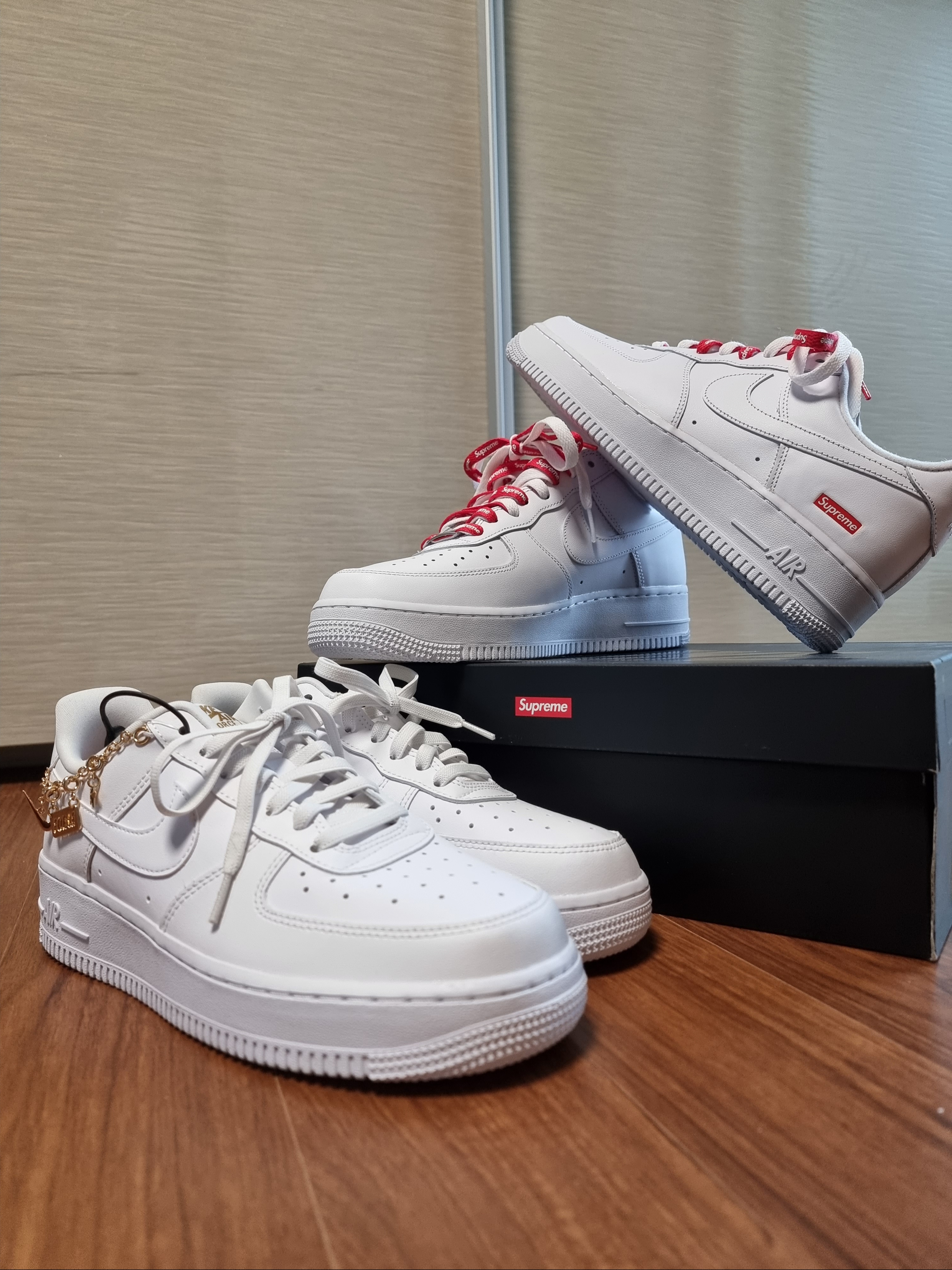 Nike x Supreme Air Force 1 Low White, (W) Nike Air Force 1 '07 LX White Pendant 착용 스타일