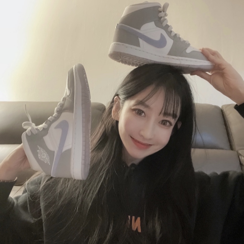 (W) Jordan 1 Mid Wolf Grey 착용 스타일 - 1