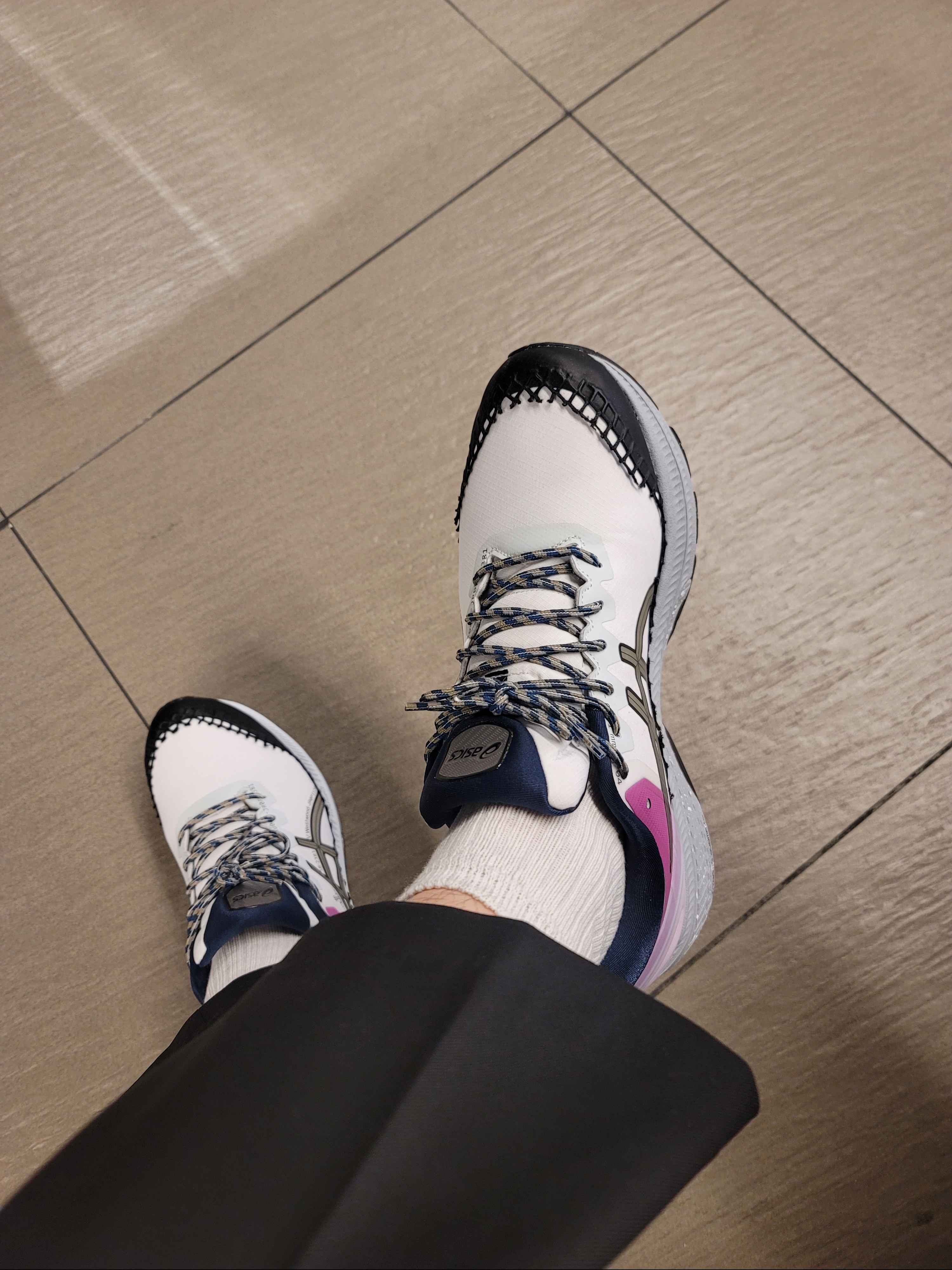 Asics x Vivienne Westwood Gel-Kayano 27 DE White 착용 스타일