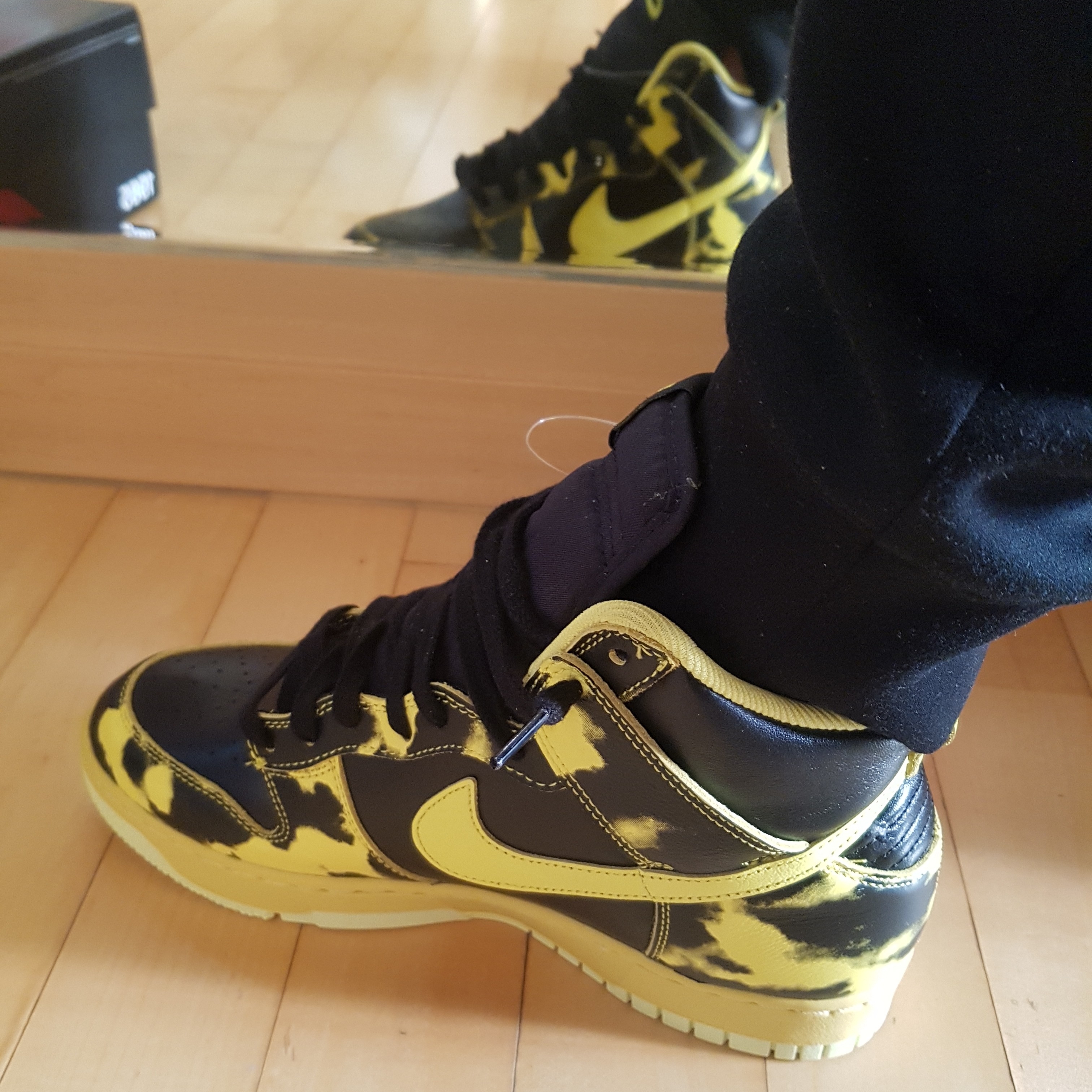 Nike Dunk High 1985 SP Yellow Acid Wash 착용 스타일 - 2