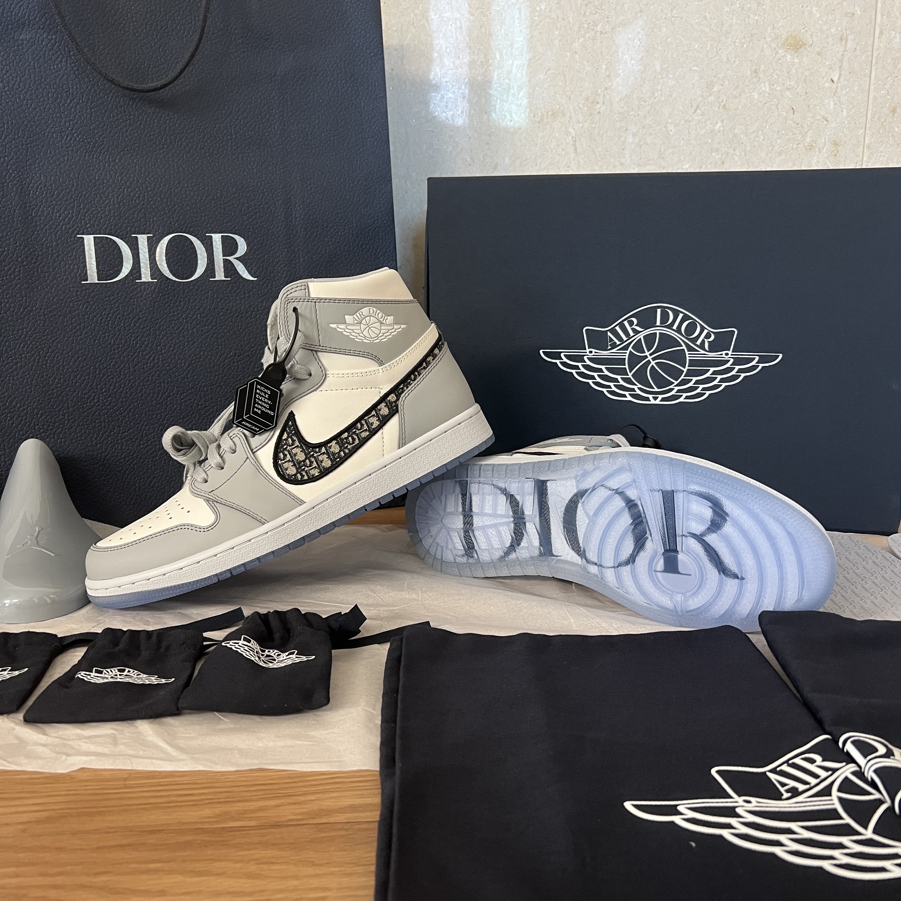 Jordan 1 x Dior High OG 착용 스타일