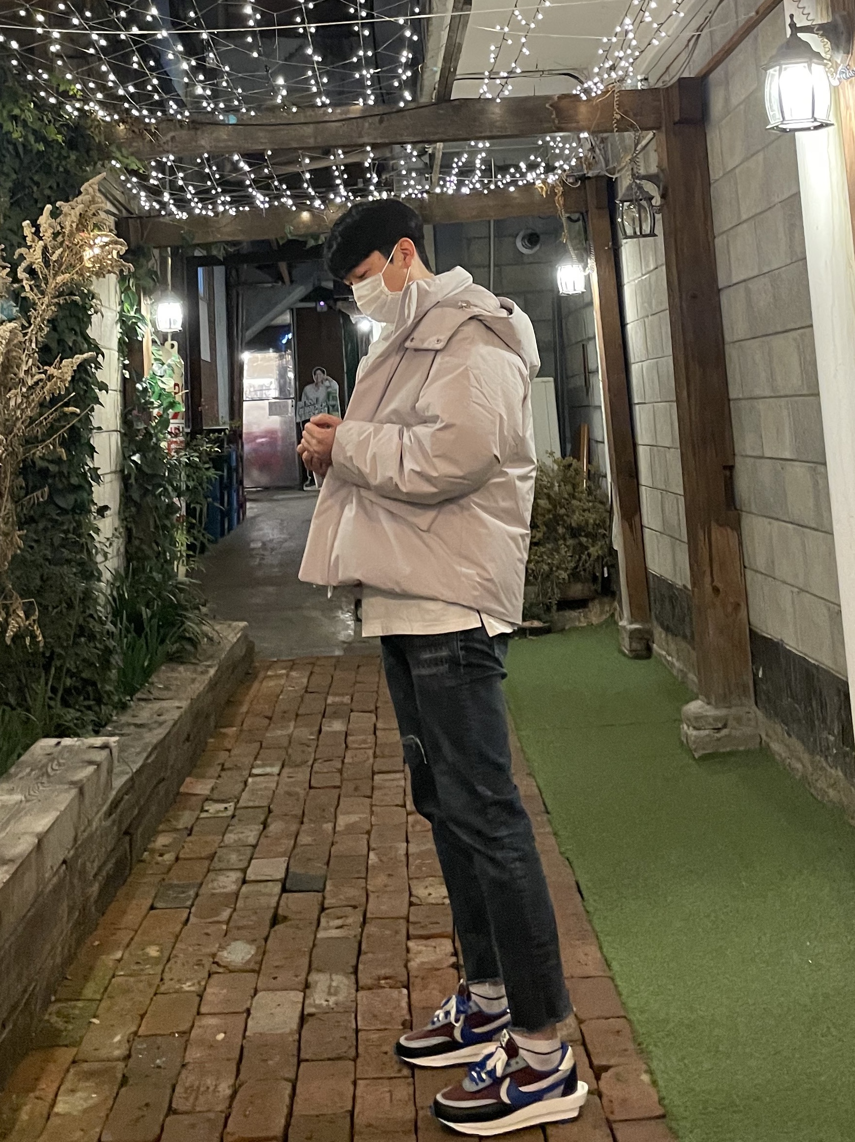 Nike x Sacai x Undercover LDWaffle Night Maroon Team Royal 착용 스타일